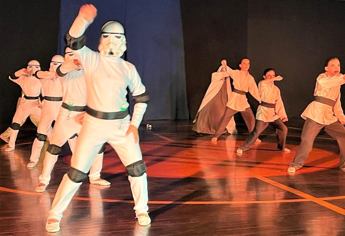 VOLEI DE QUERÊNCIA VENCE NA ABERTURA DOS JOGOS ESCOLARES QUE LOTA O GINÁSIO  E APRESENTA NA MÚSICA A TRADIÇÃO E O MODERNO DA CIDADE.