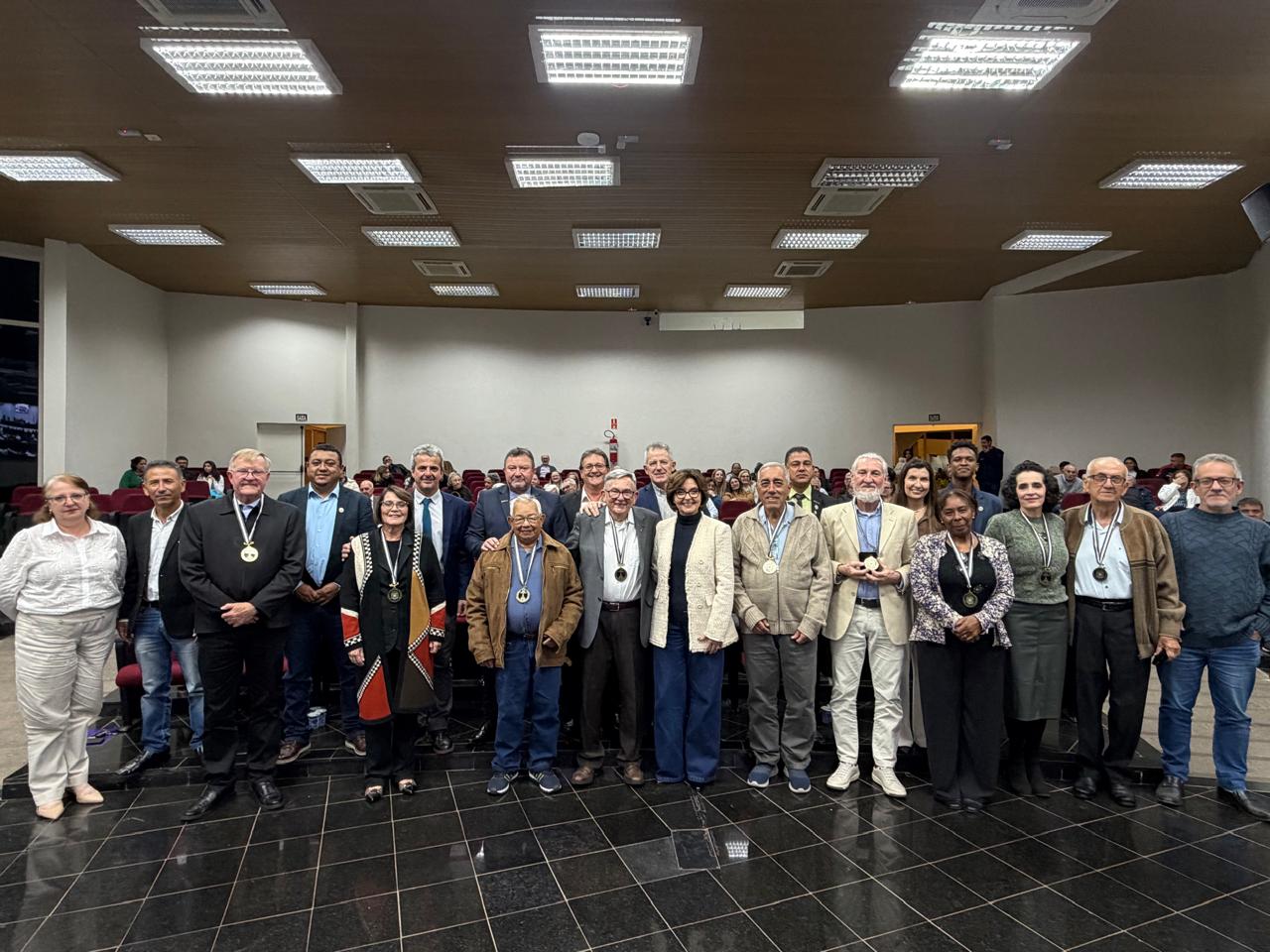 Câmara Municipal presta homenagem a cidadãos durante celebração dos 140 anos de Cordeirópolis