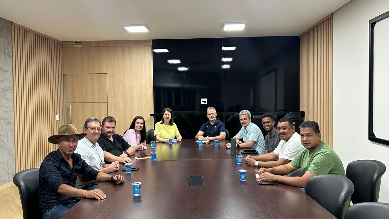 Câmara de Cordeirópolis recebe a representante da APAE para dialogar sobre a defesa das escolas especializadas
