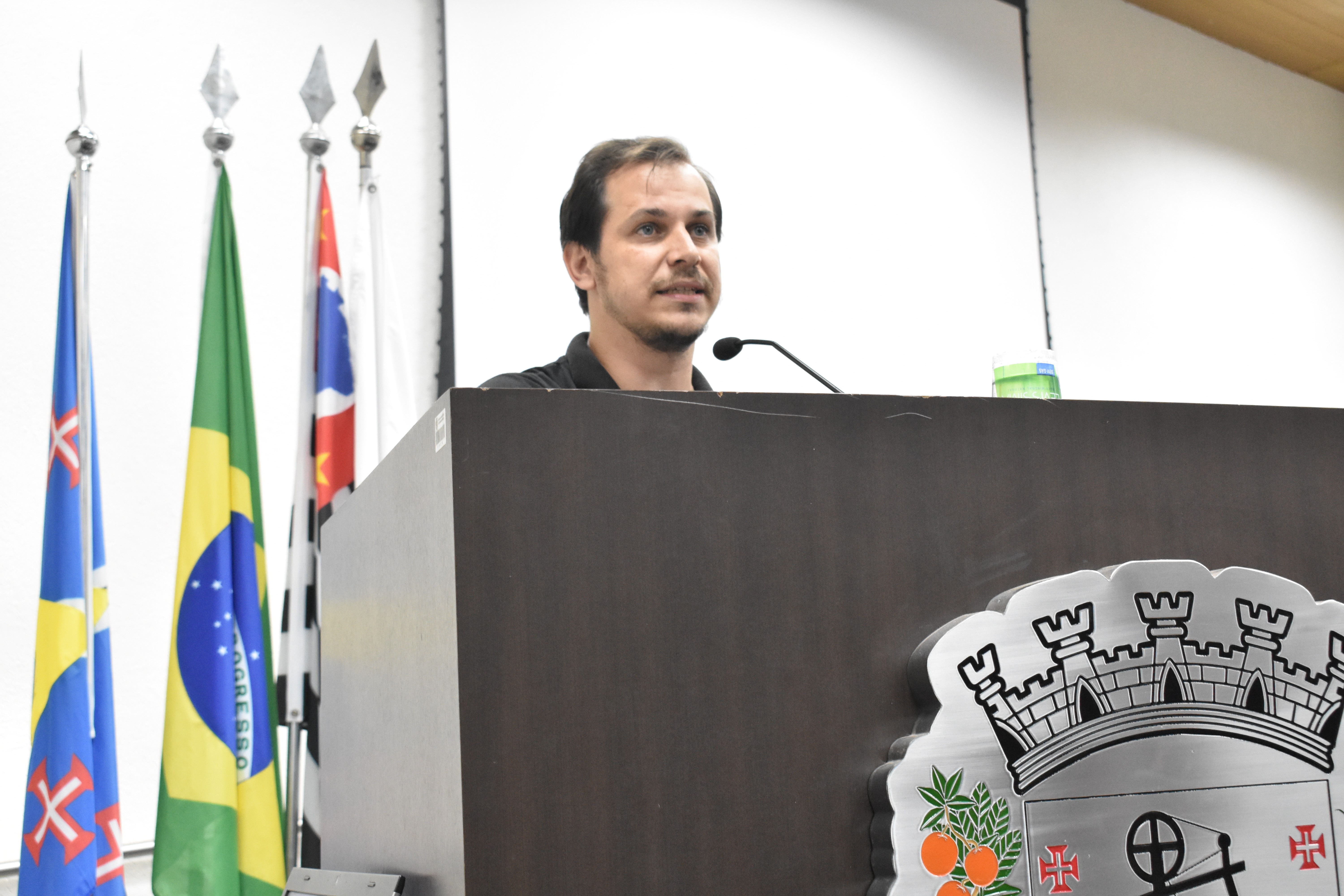 Imagem do destaque: "Tribuna Livre" tem segurança nas escolas como tema