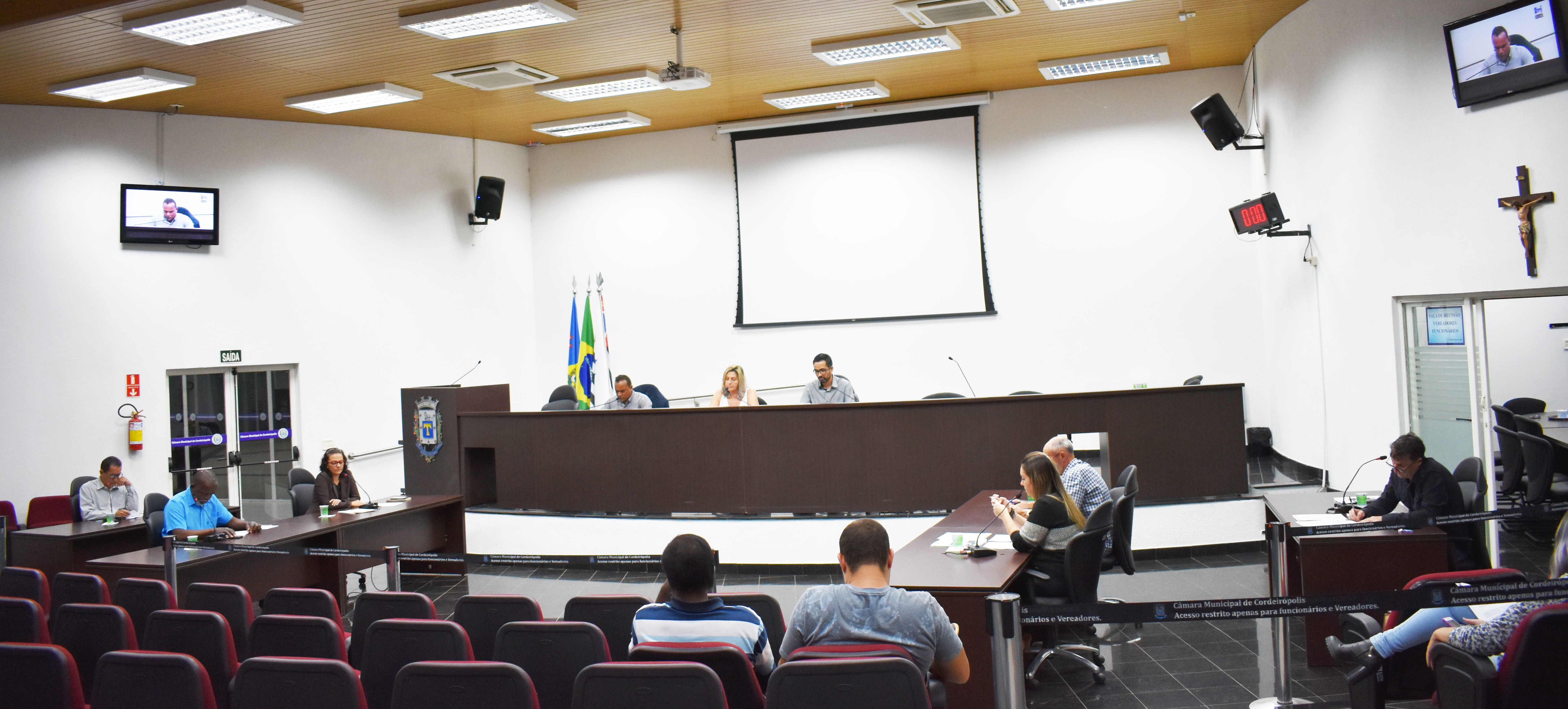 Imagem da notícia: Indicações de melhorias nos bairros são apresentadas em Sessão