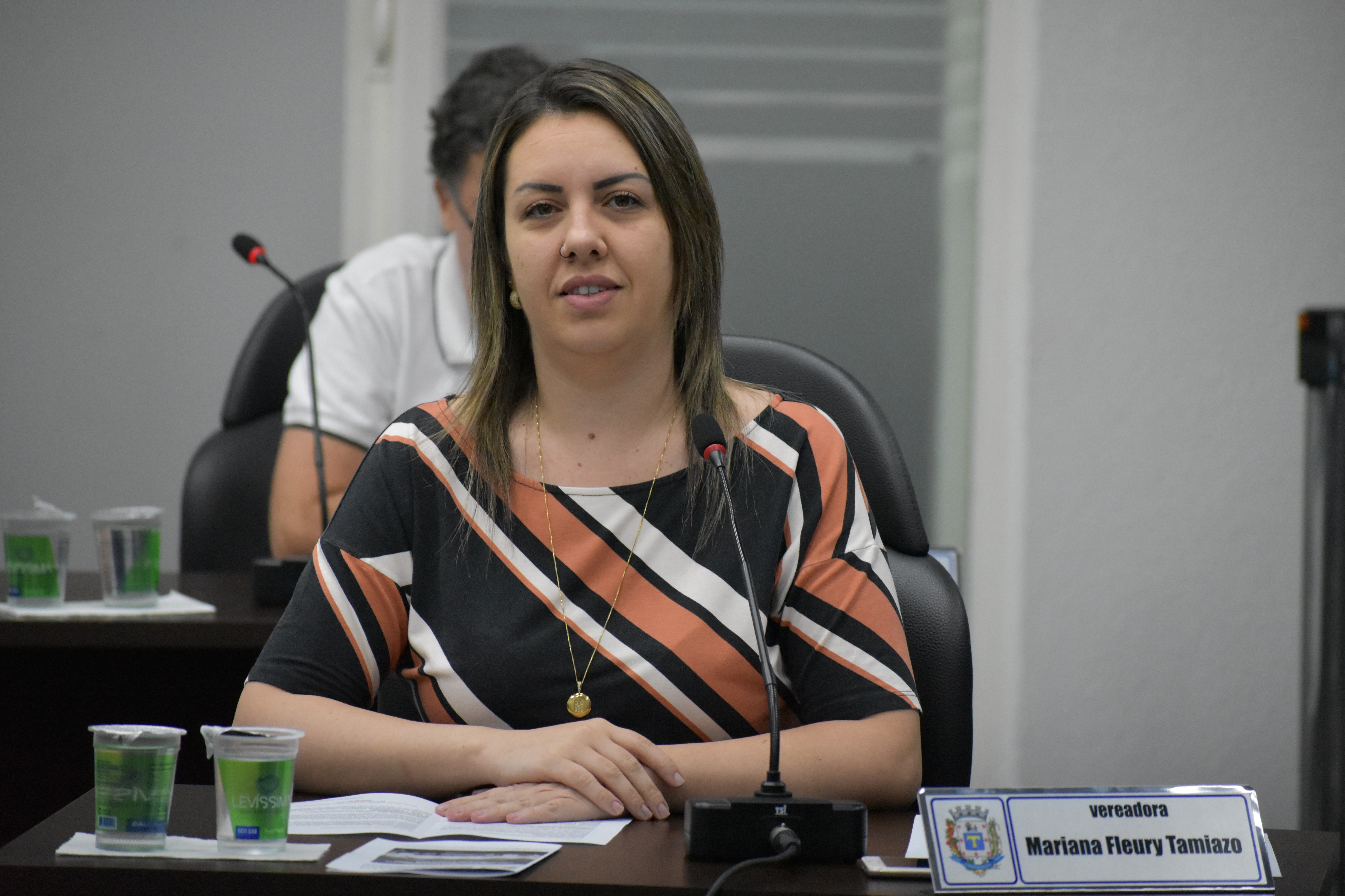 Imagem da notícia: Vereadora  faz requerimentos solicitando informações referente à Cismetro e análises de água