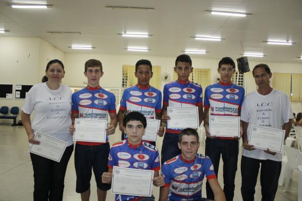 Imagem da notícia:  Câmara presta homenagens a ciclistas e mulheres