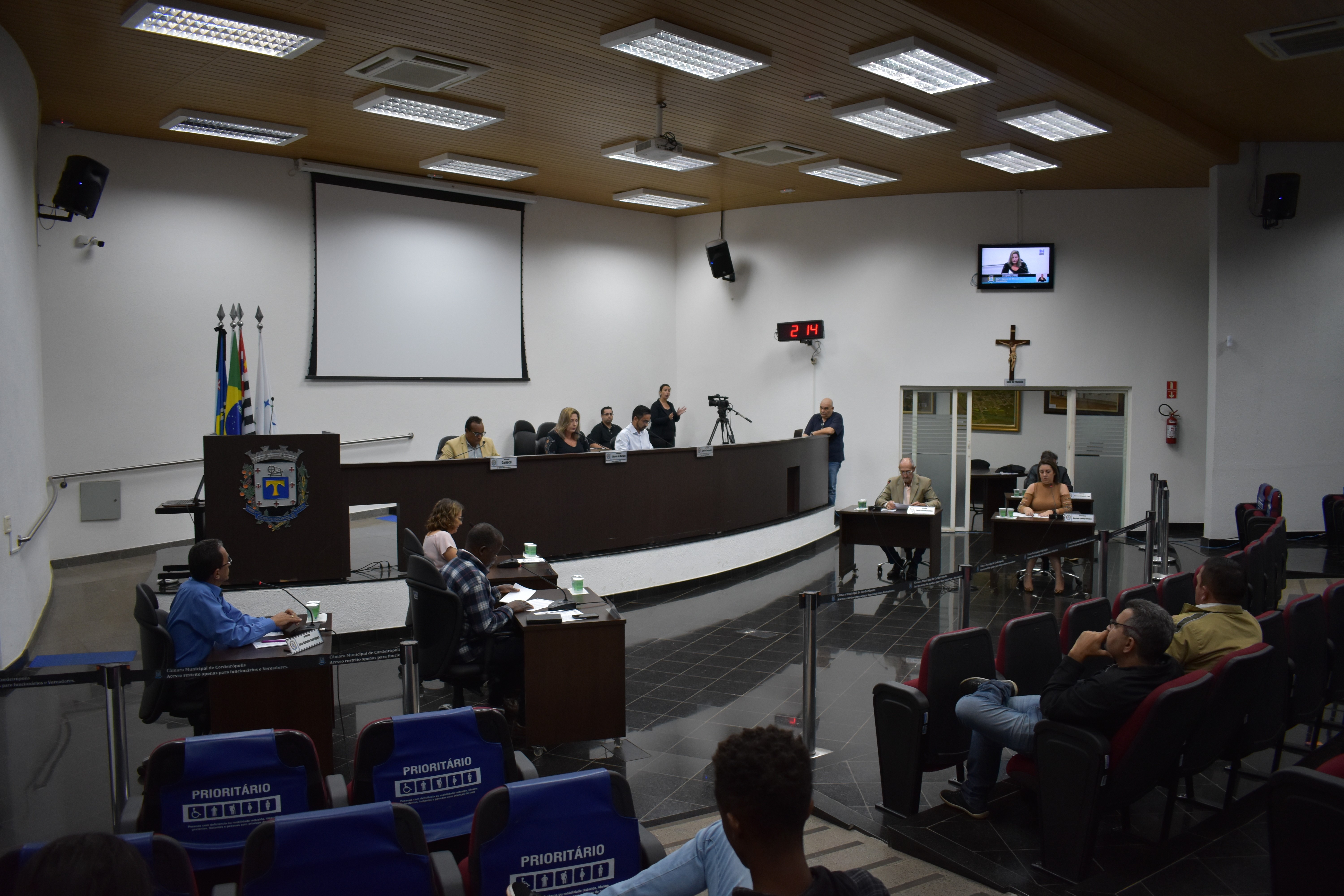 Imagem da notícia: Parlamentares aprovam as contas do exercício de 2016