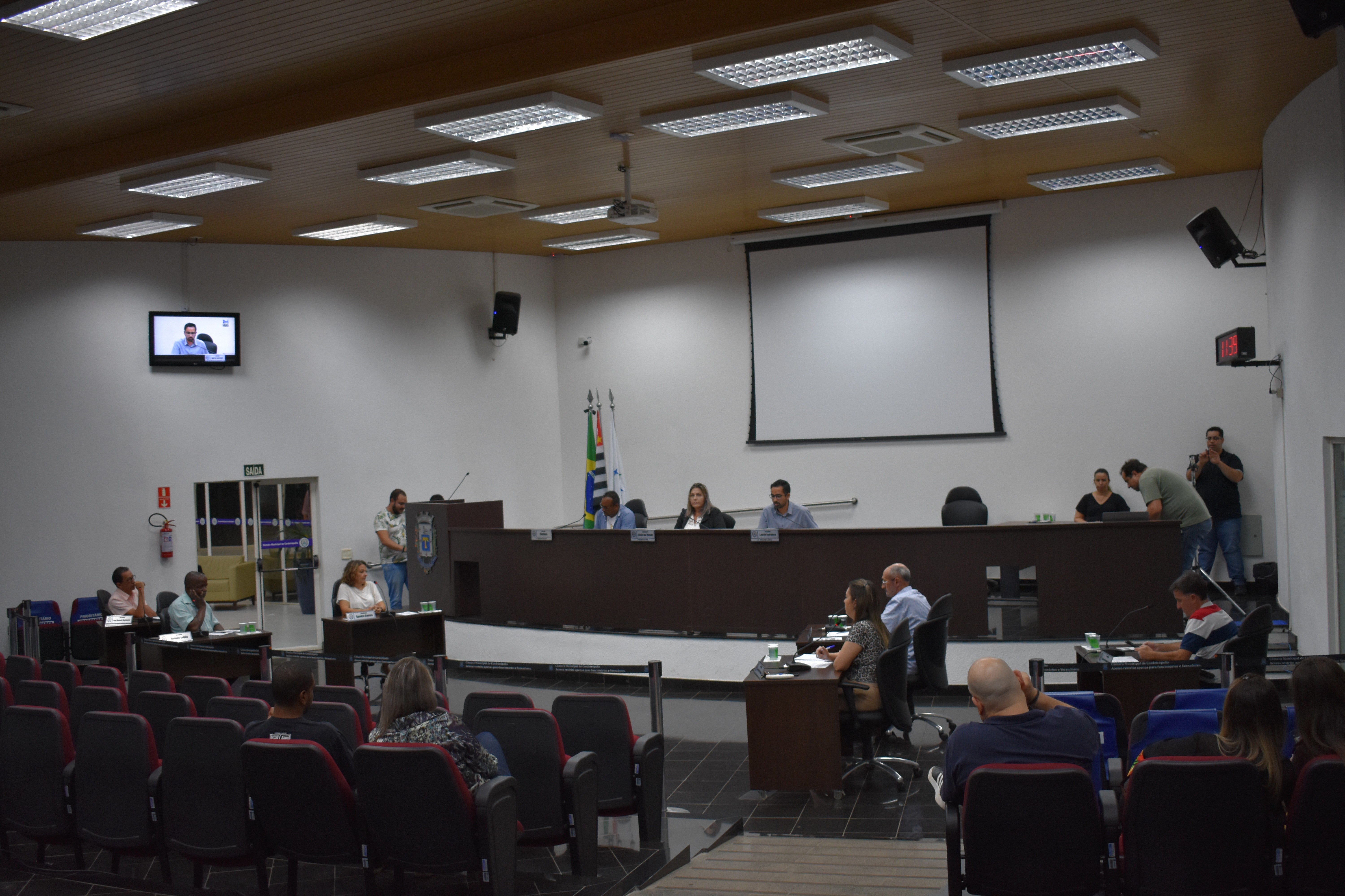 Imagem da notícia: Transmissão de jogos, operação tapa-buracos e sinalização estão entre as indicações dos vereadores