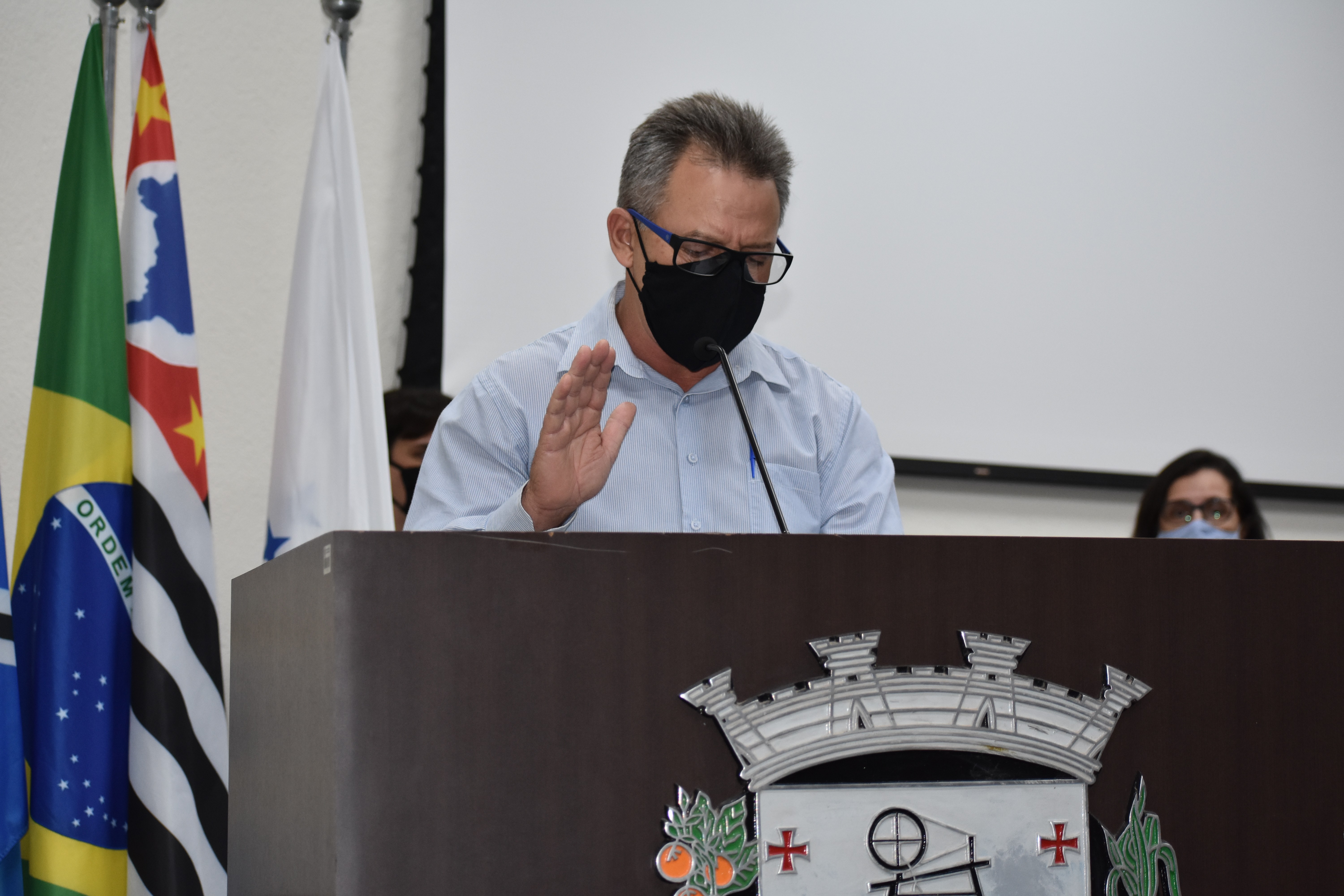 Imagem da notícia: Vereador Paulo toma posse durante Sessão