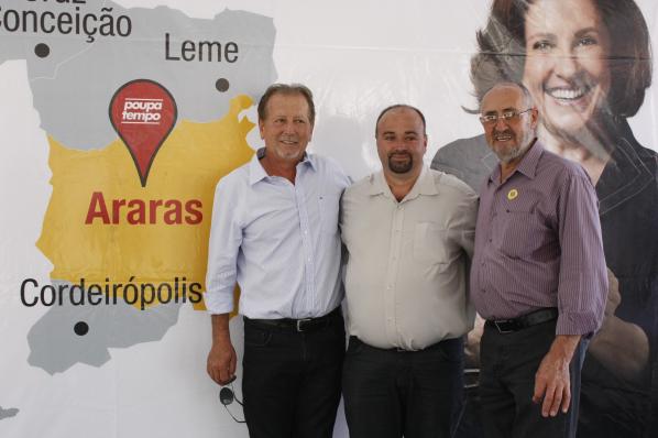 Imagem da notícia: Vereadores acompanham governador na região