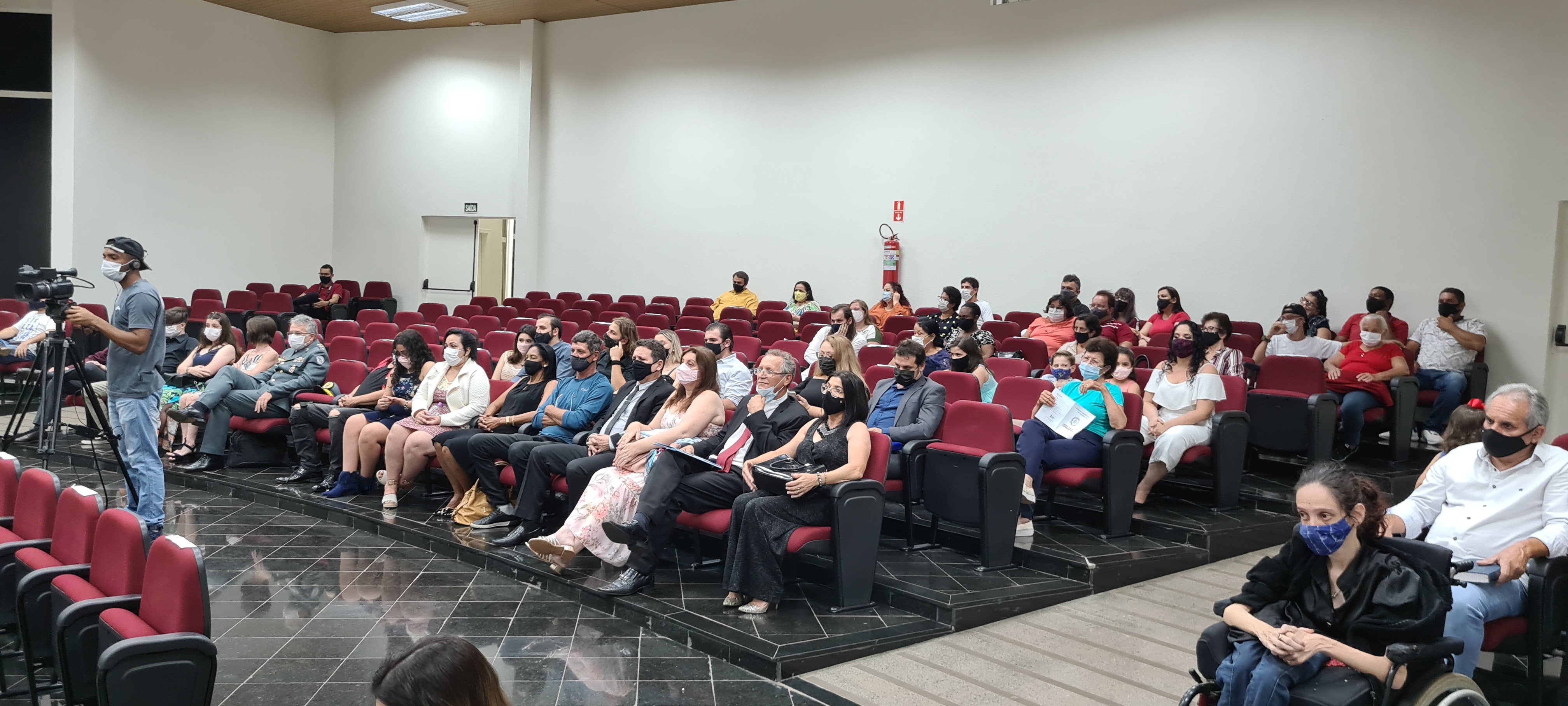 Imagem da notícia: Câmara entrega título de "Cidadão Cordeiropolense" a Dirlei Martini