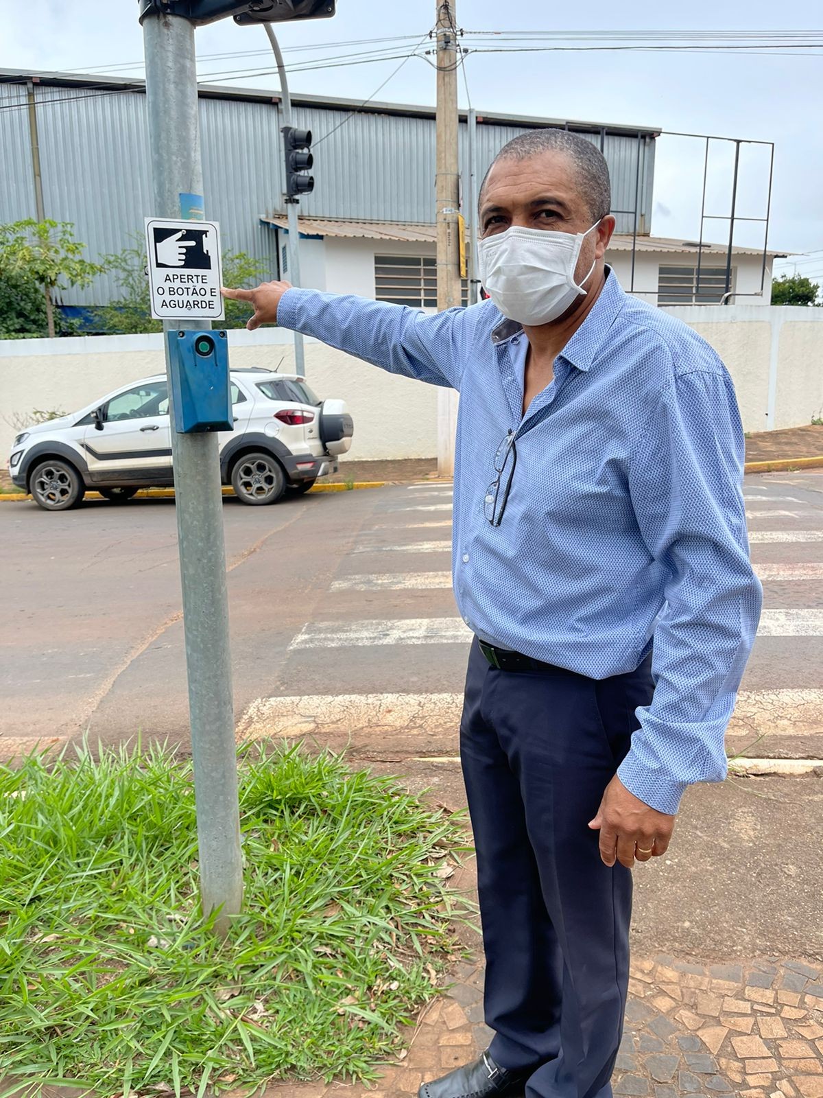 Imagem da notícia: Vereador Sérgio Balthazar solicita a colocação de placa de instrução em semáforo