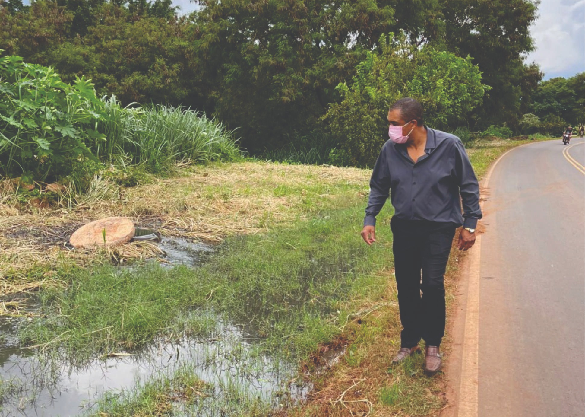 Imagem da notícia: VEREADOR SÉRGIO BALTHAZAR ACIONA E ACOMPANHA O SAAE EM MANUTENÇÃO DE REDE DE ESGOTO