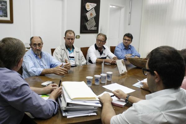 Imagem da notícia:  Vereadores intermediam reunião sobre a água