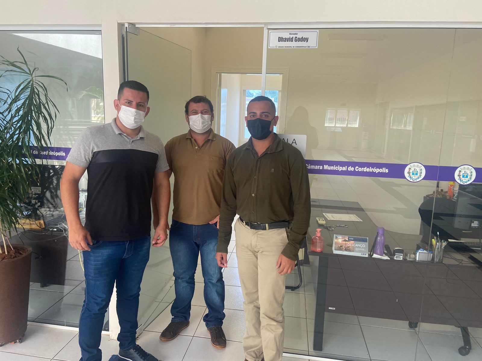 Imagem da notícia: Vereador Dhavid apresenta indicação para auxiliar melhorias na entrada de condomínio