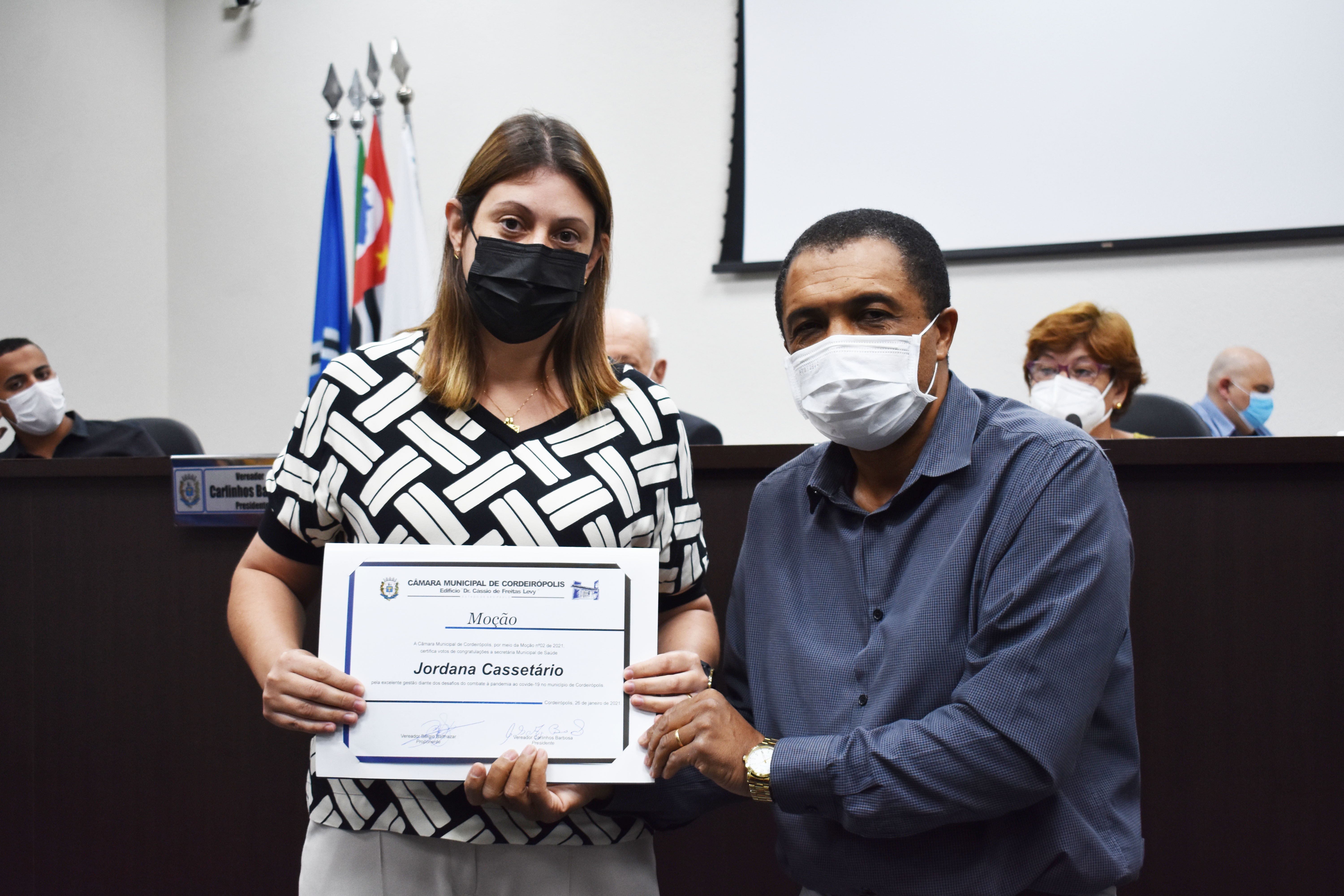 Imagem da notícia: Vereador Sérgio Balthazar entrega Moção de Congratulações a secretária de Saúde