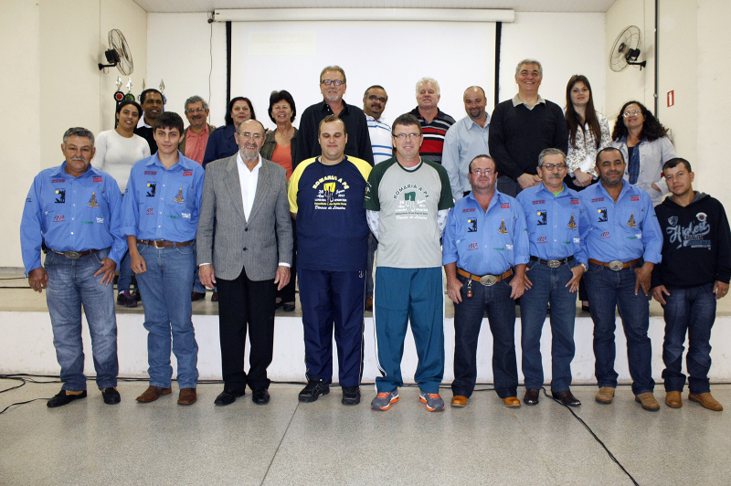 Imagem da notícia: Câmara aprova homenagem ao romeiro e recursos para implantação do Plano Municipal de Saneamento Básico