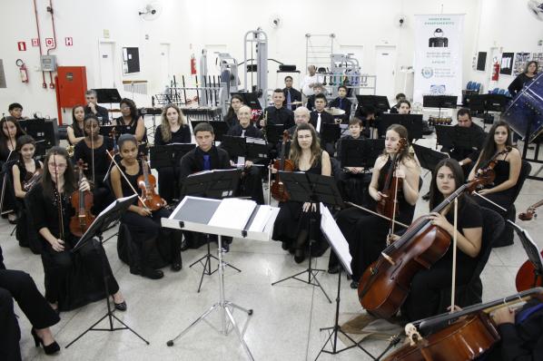 Imagem da notícia: Orquestra abrilhanta sessão