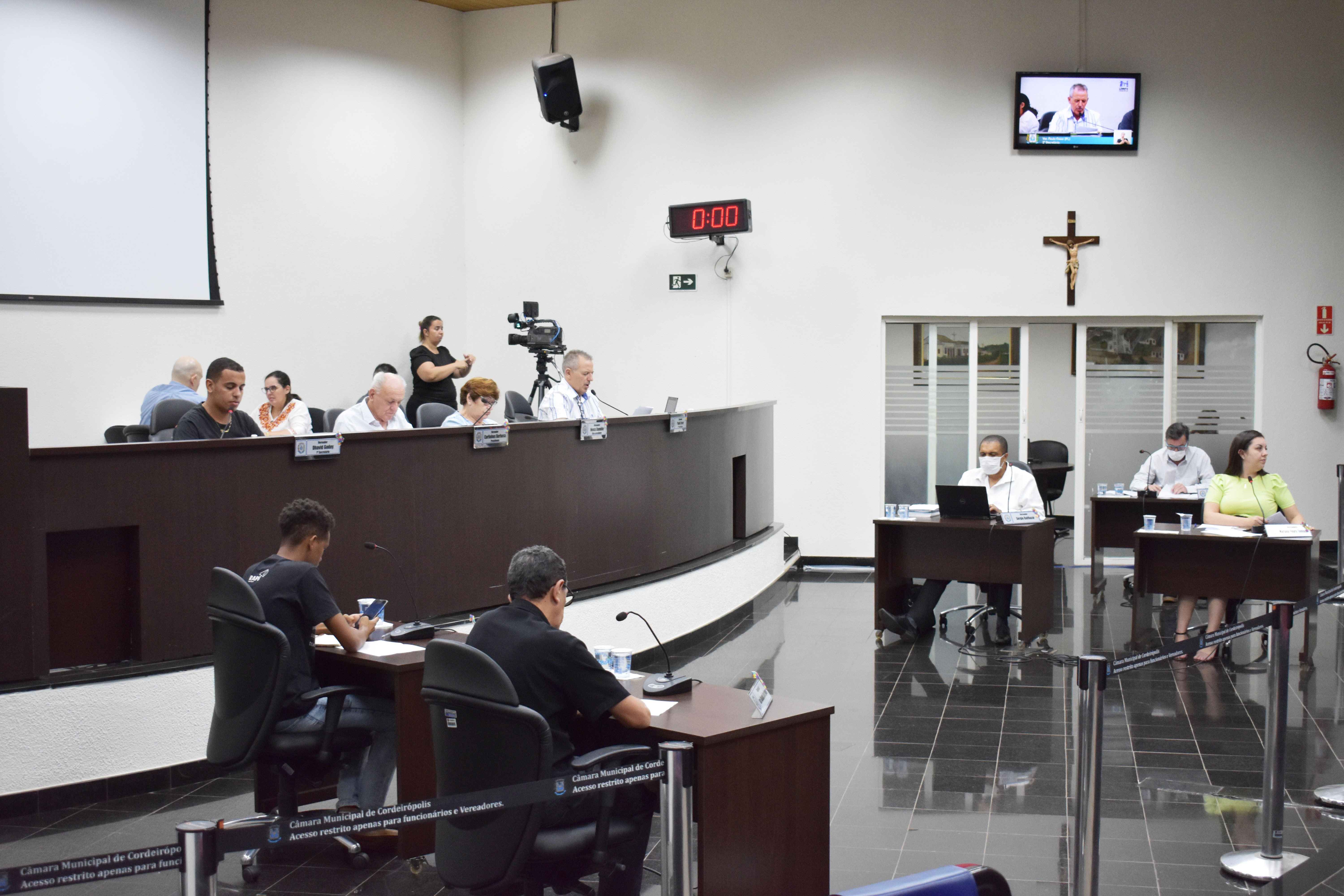 Imagem da notícia: Em sessão extraordinária são aprovados dois projetos