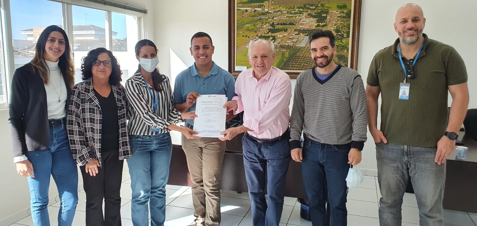 Imagem da notícia: Câmara recebe o Plano de Arborização Urbana