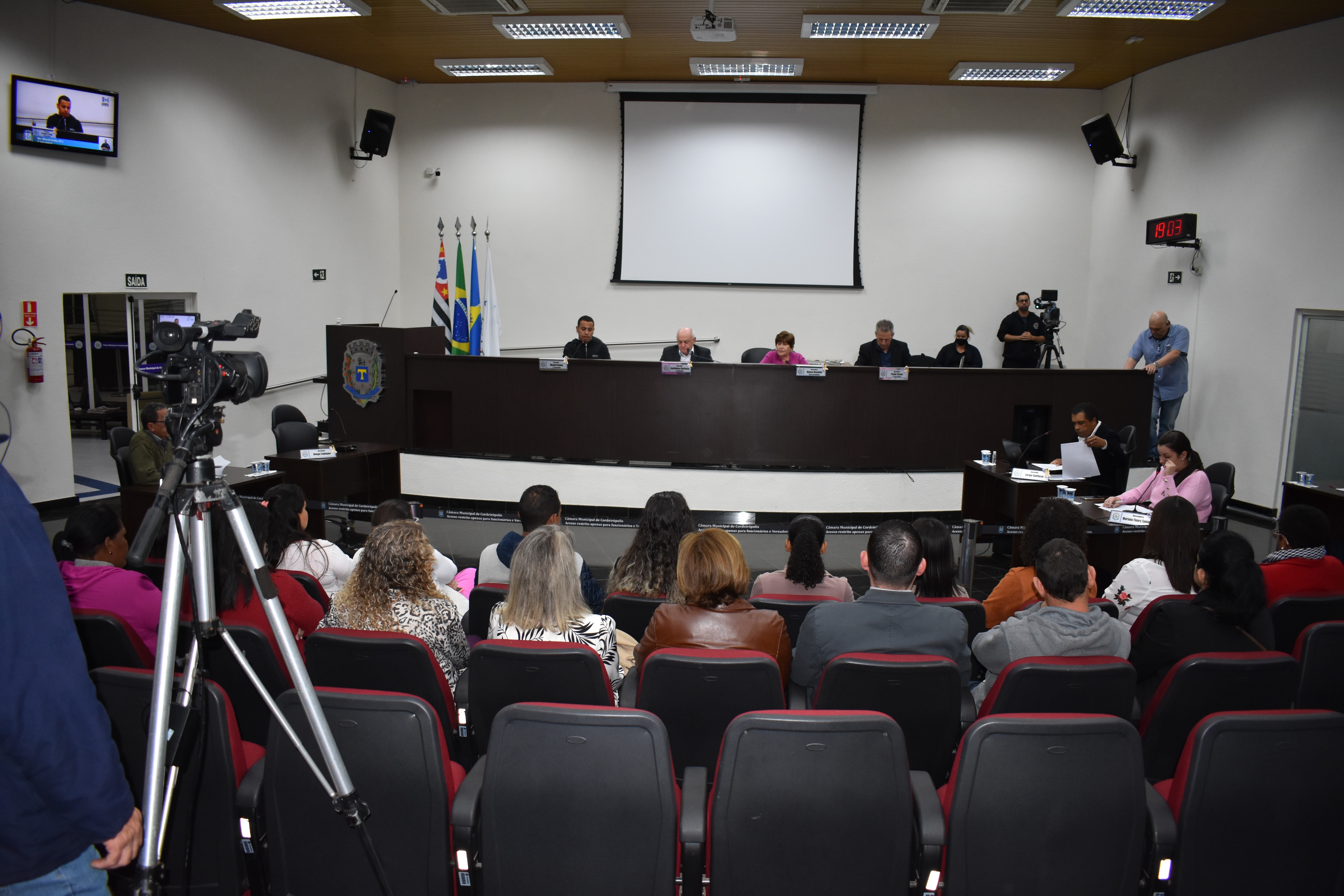 Imagem da notícia: Melhorias em praças e operação tapa buraco estão entre as indicações da 27ª Sessão