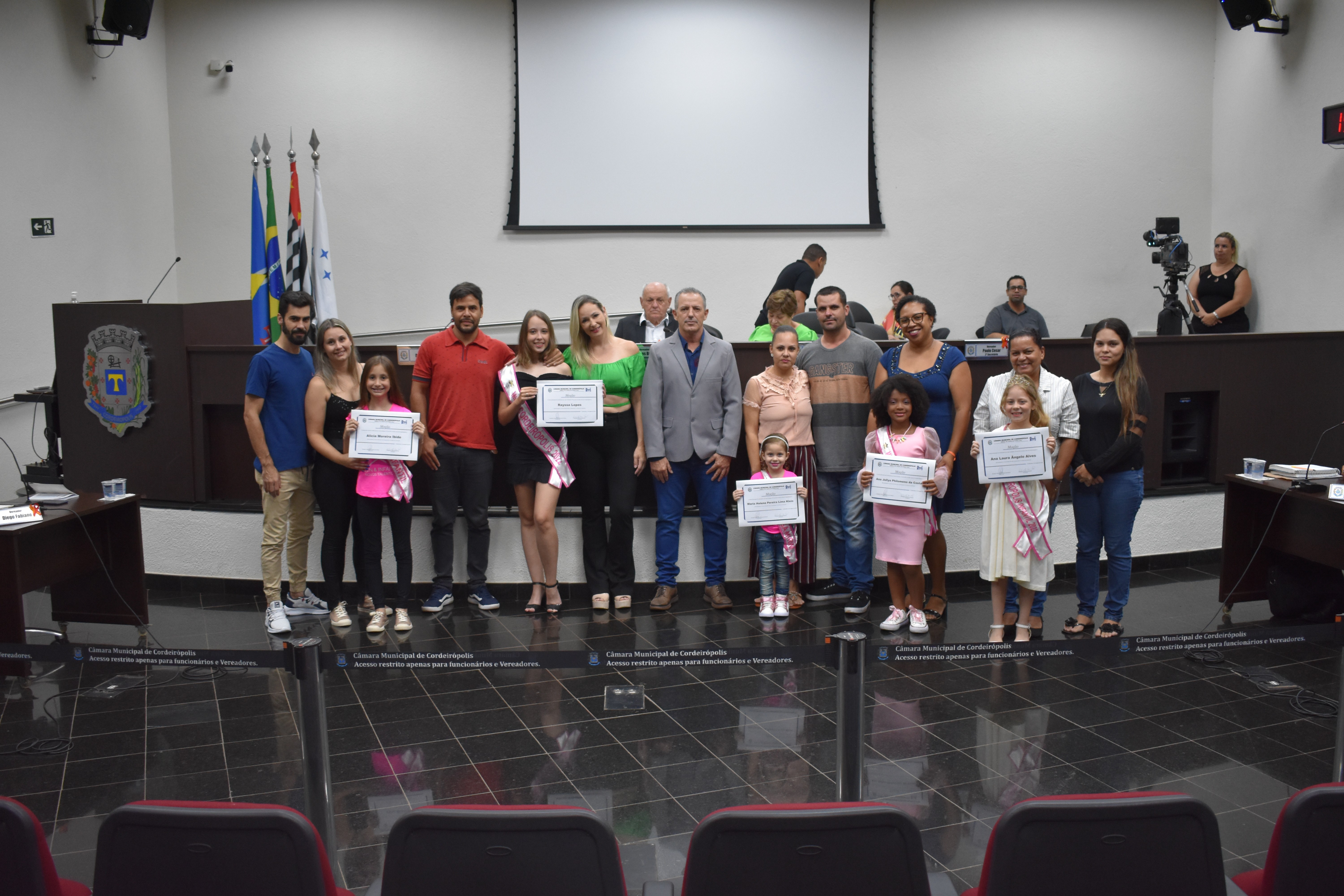 Imagem da notícia: Vereador Paulo entrega Moção às Misses de Cordeirópolis