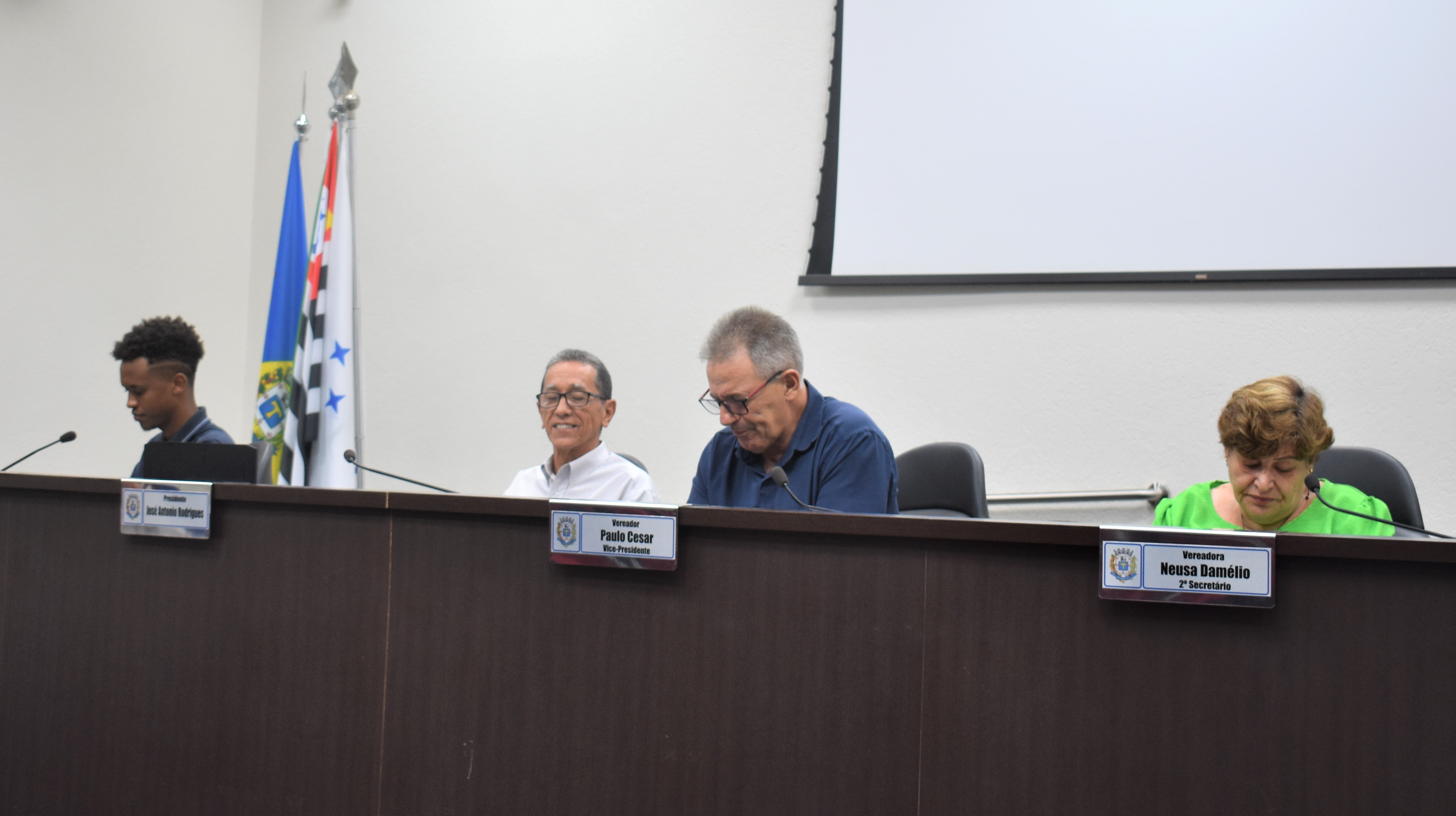 Imagem da notícia: Presidente da Câmara concede honraria à Pastor da Igreja Luterana