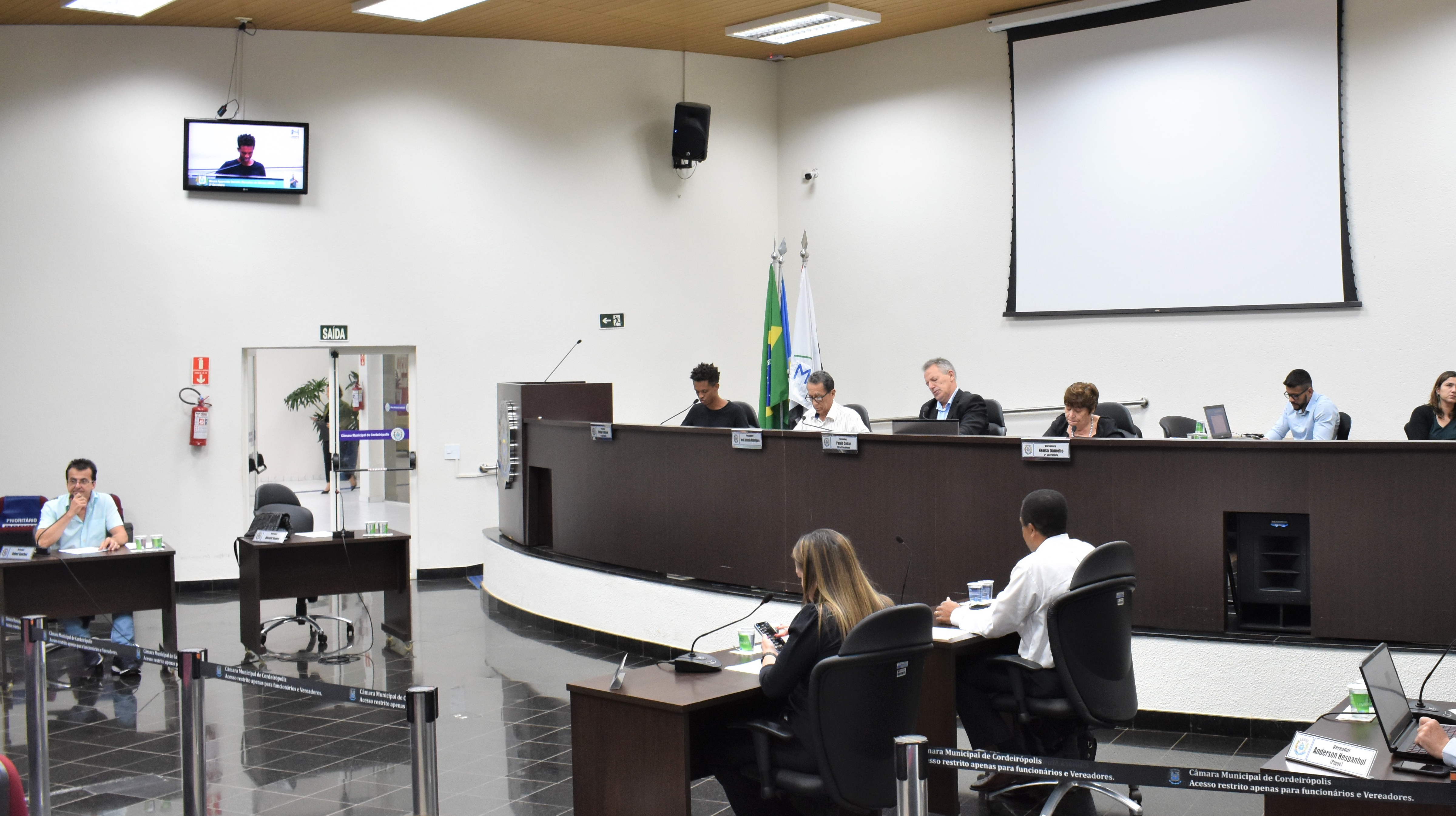 Imagem da notícia: Vereadores fazem moções de apelo à ARTESP, CETESB e Correios 