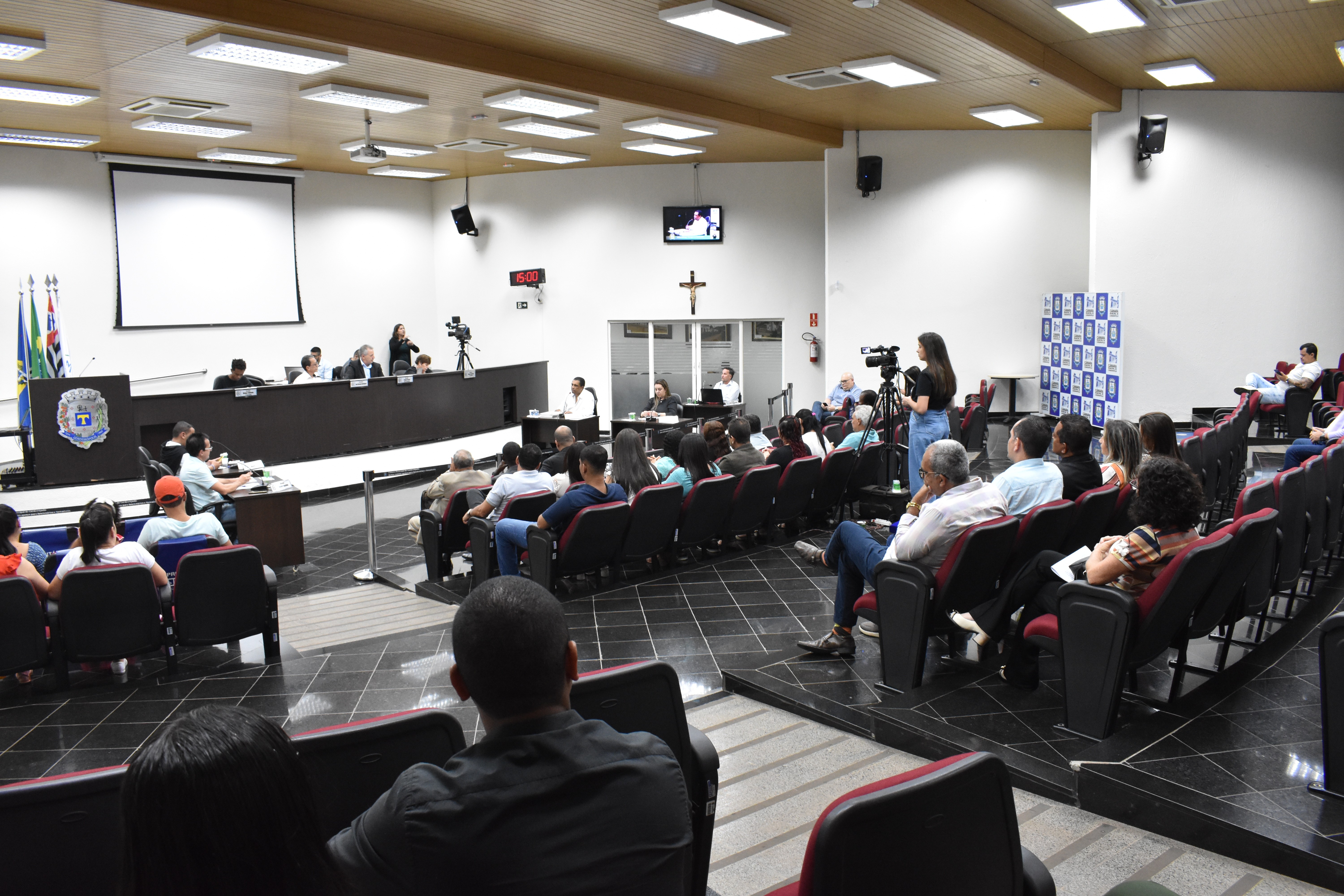 Imagem da notícia: Aprovada Lei Complementar que dispõe sobre gratificação para cargos em comissão