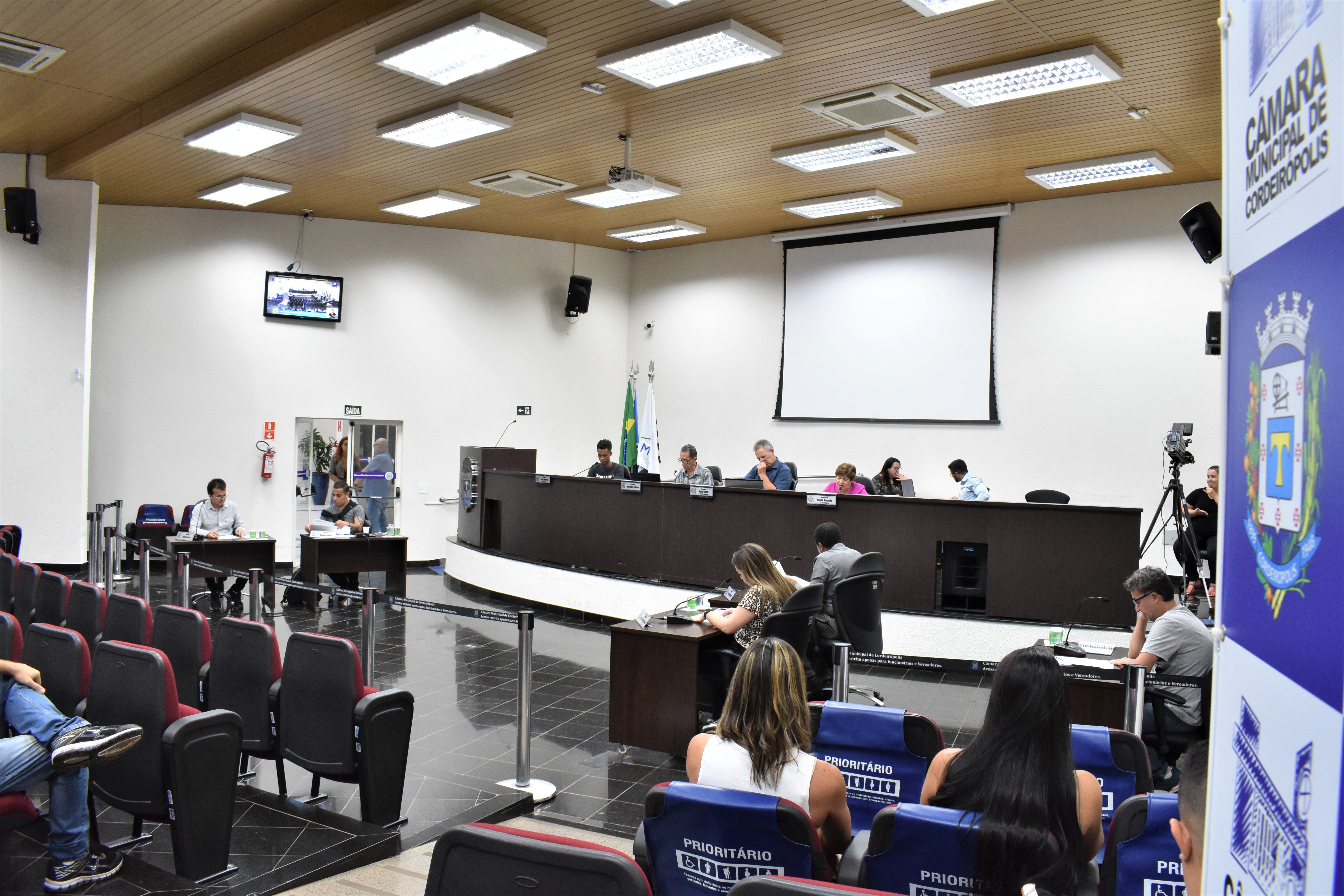 Imagem da notícia: Câmara aprova projeto que atualiza e cria regras para licença de demolição de construção