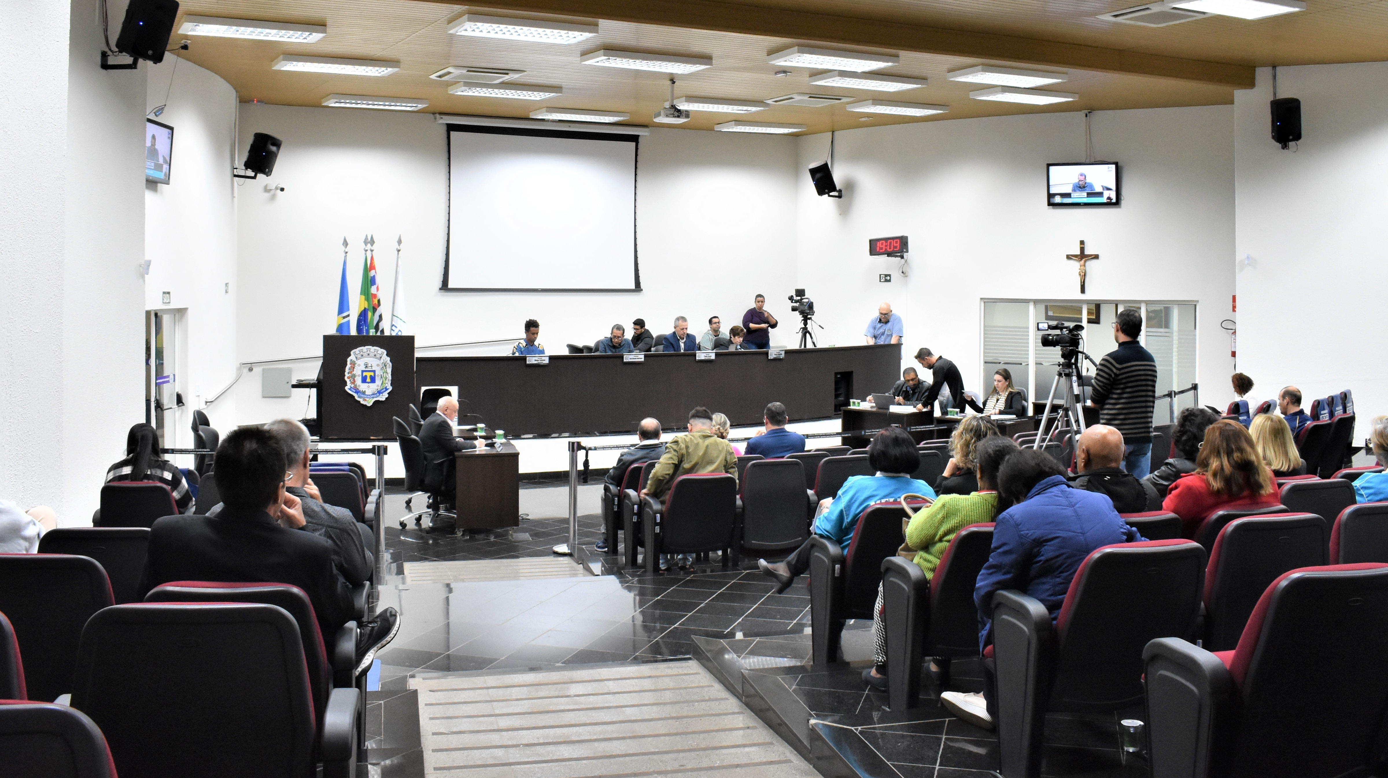 Imagem da notícia: Vereadores aprovam alterações no Código de Posturas do Município