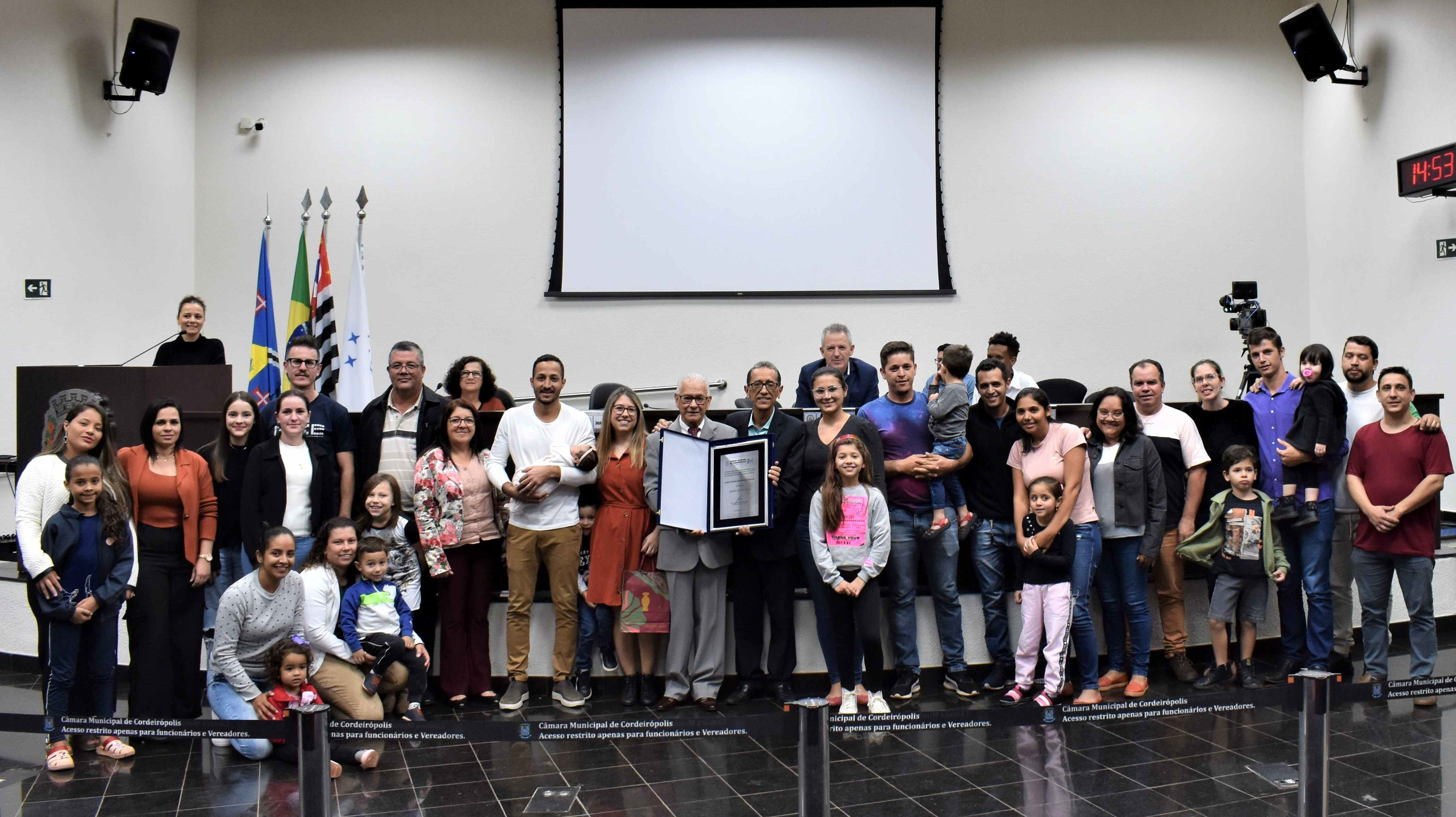 Imagem da notícia: Título de Cidadão Cordeiropolense ao Pr. João Carlos, homenagem do Presidente da Casa