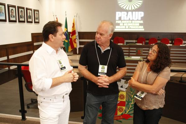Imagem da notícia: Vereadores discutem propostas na reunião do parlamento
