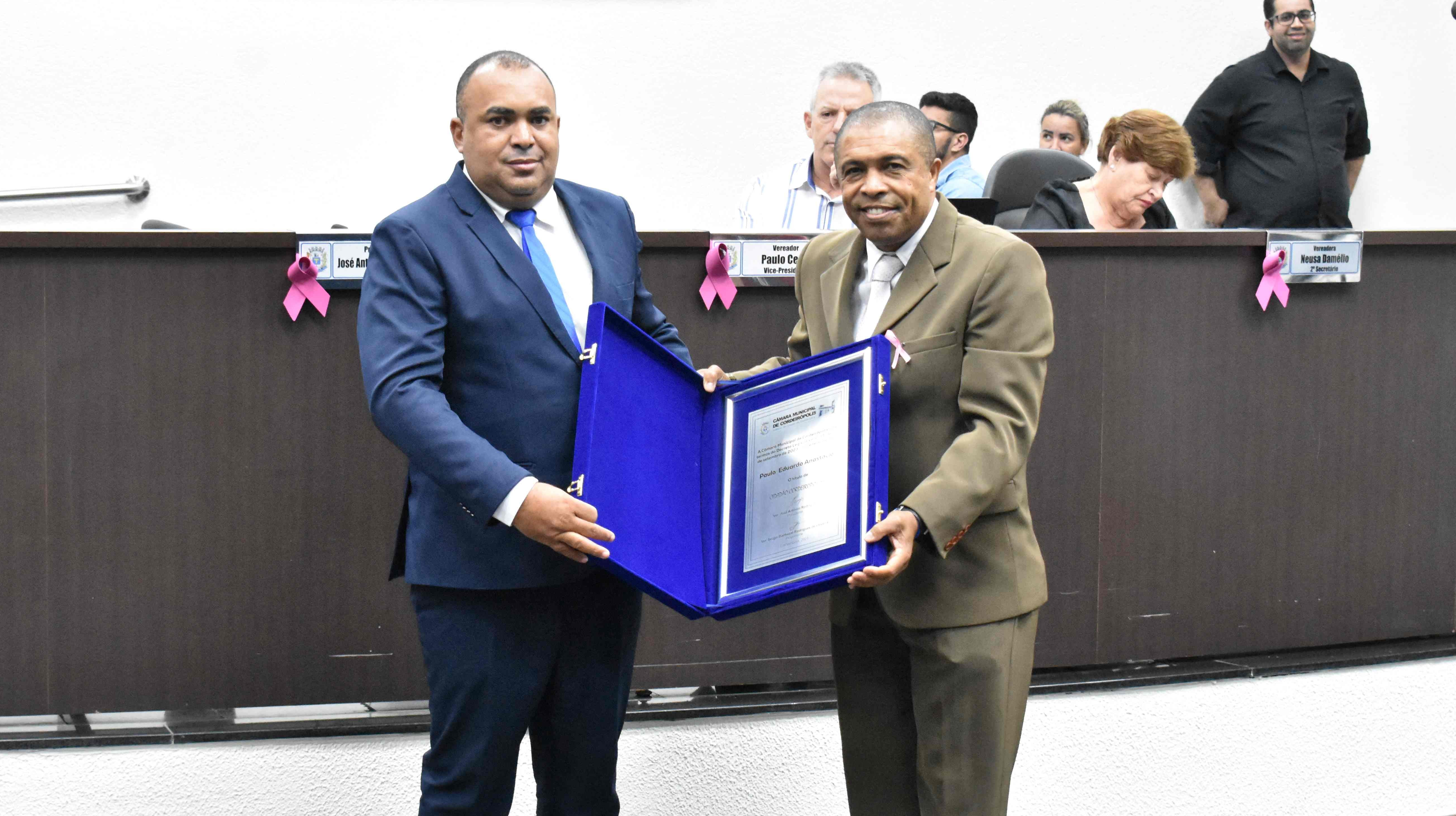 Imagem da notícia: Paulo Eduardo Anastácio recebe Título de Cidadão Cordeiropolense
