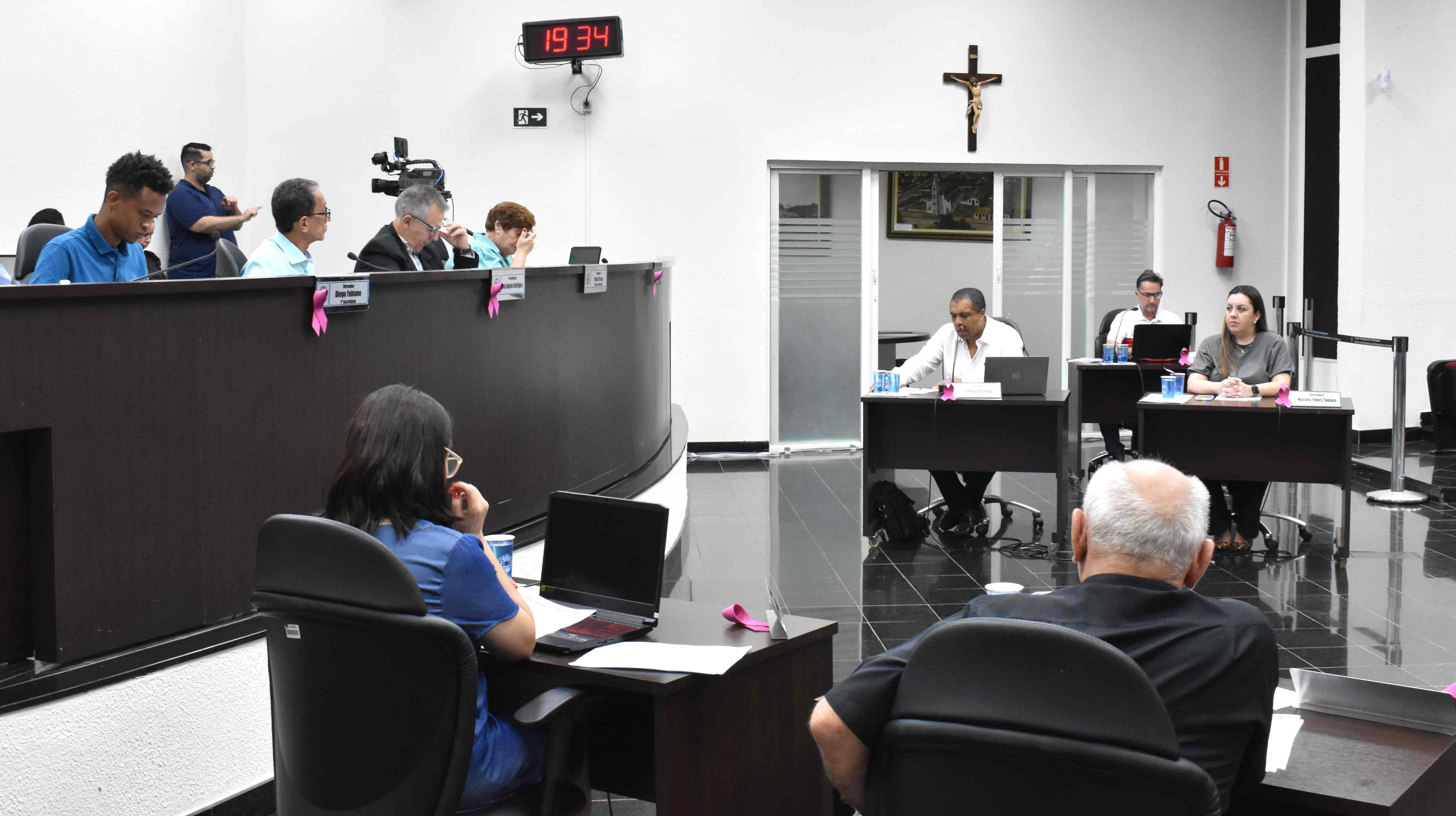 Imagem da notícia: Câmara aprova dois projetos de autoria do Legislativo na 34ª Sessão Ordinária