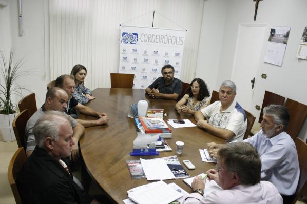 Imagem da notícia: Vereadores se reúnem com o prefeito