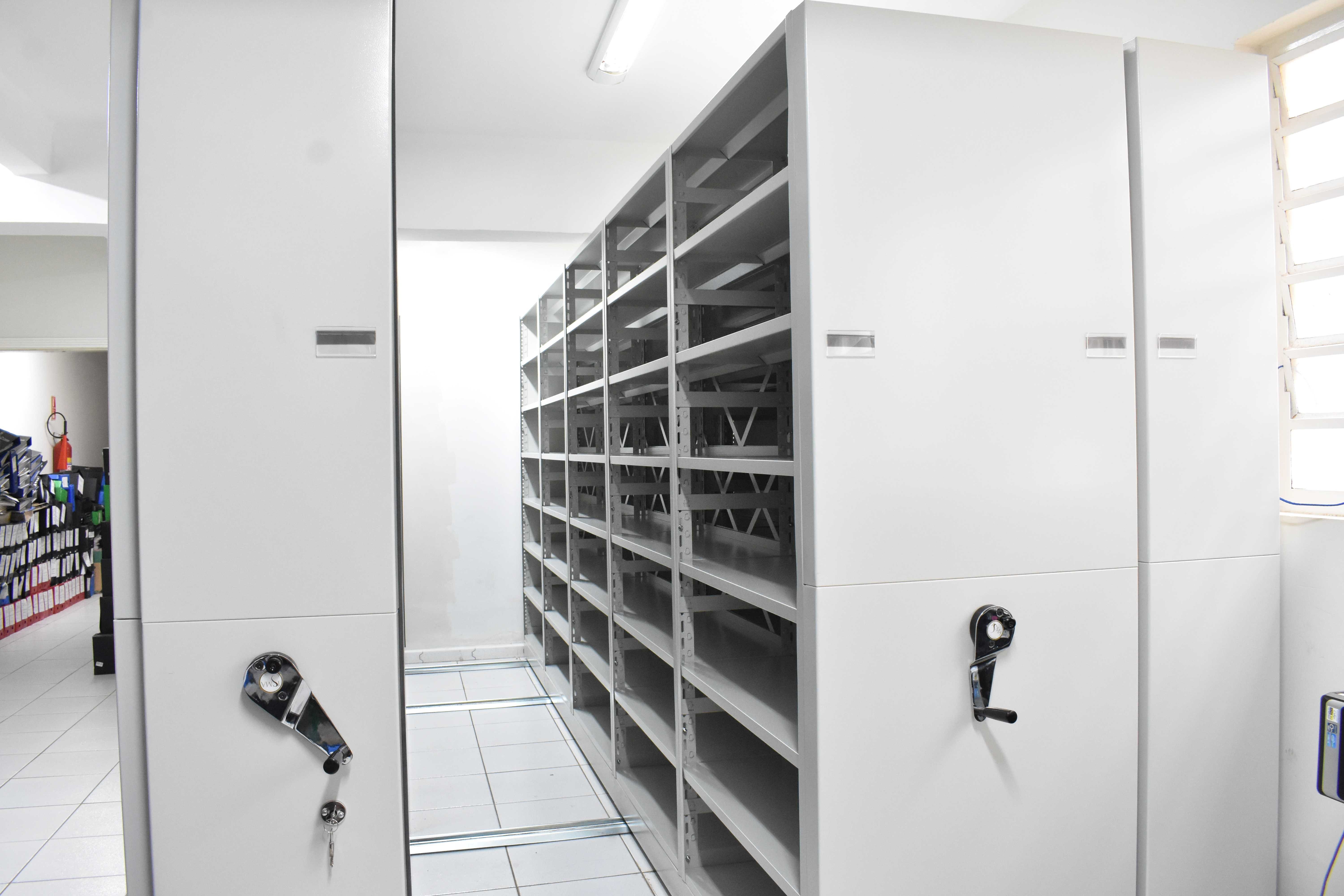 Imagem da notícia: Câmara adquire novo arquivo deslizante para documentação