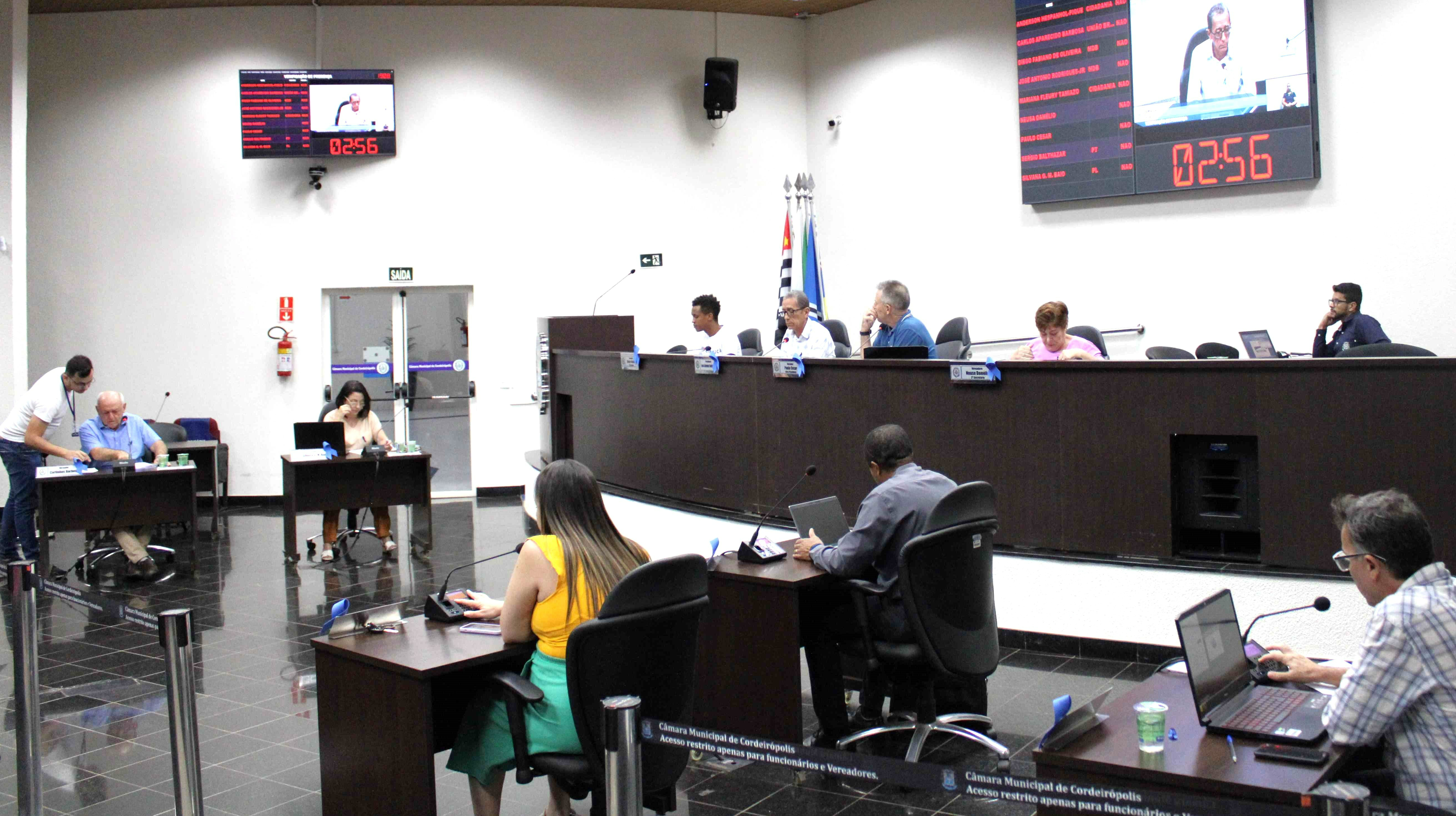 Imagem da notícia: Aprovados na Câmara Projetos que revisam os ganhos do Servidores da Casa