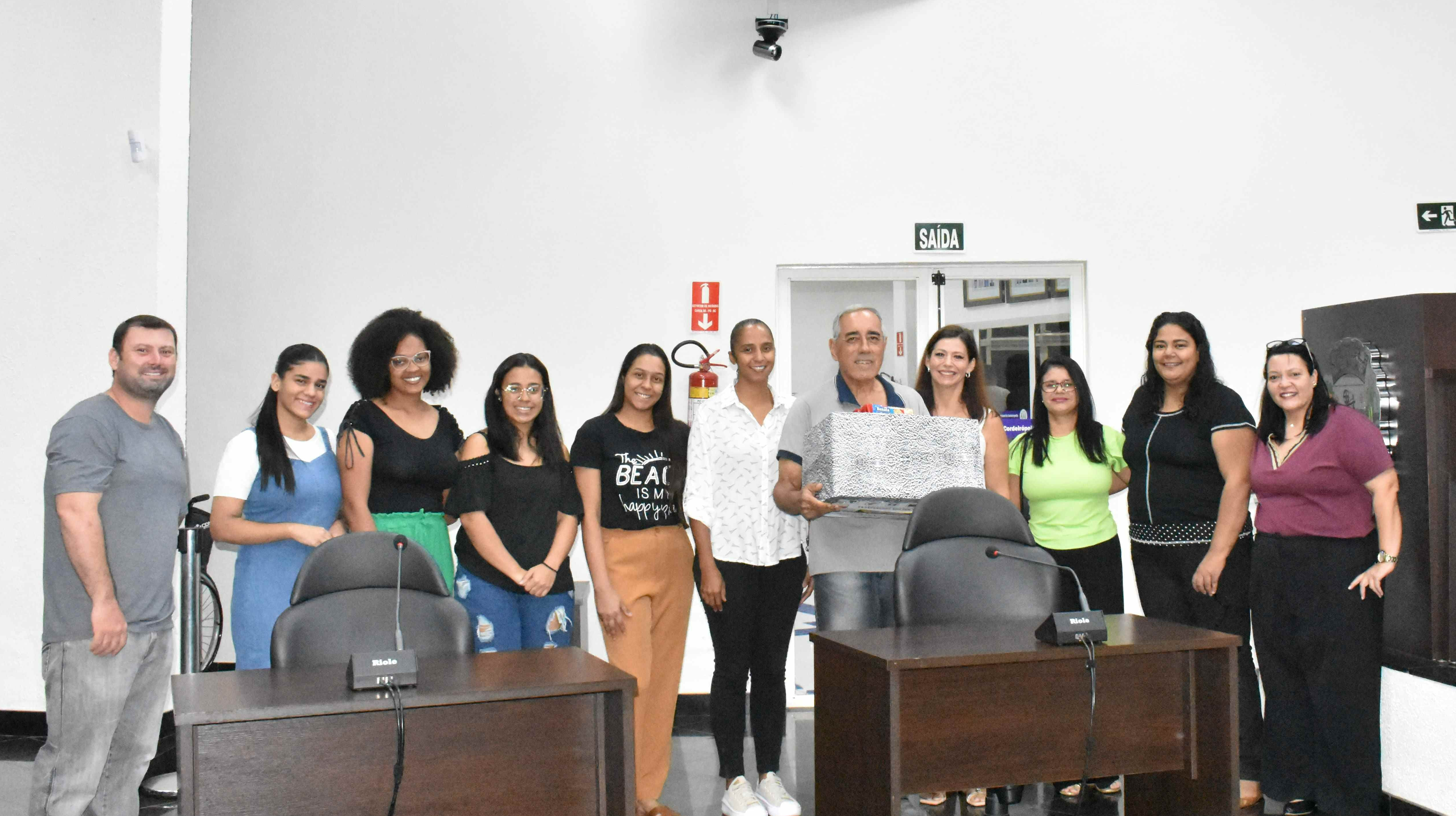 Imagem da notícia: A Escola do Legislativo já está em pleno funcionamento e também realizando ações sociais!