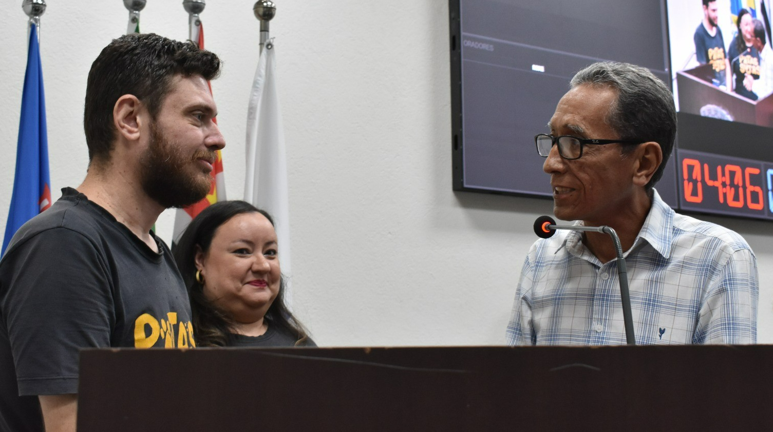 Imagem da notícia: Presidente da Casa faz homenagem a ONG Patas Sujas