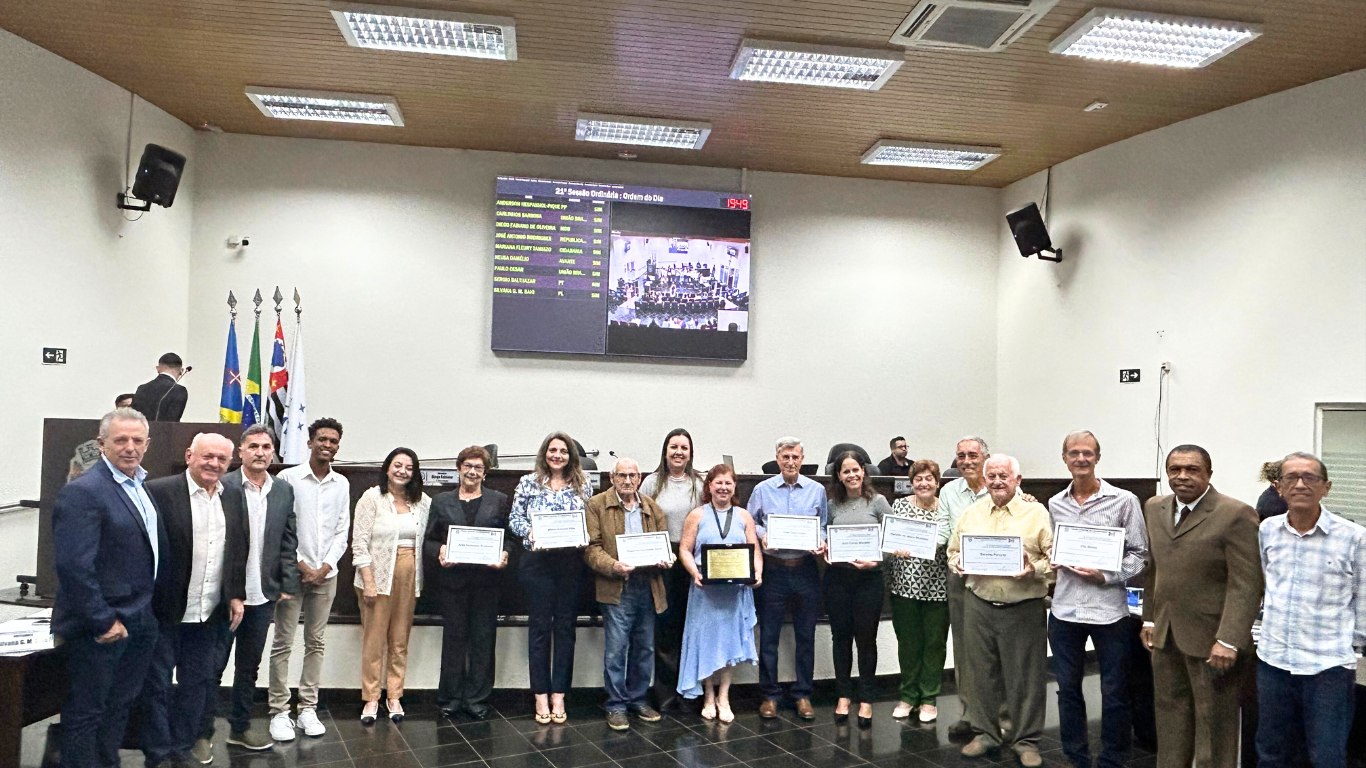 Imagem da notícia: Câmara de Cordeirópolis Celebra Ex-Vereadores Constituintes com Votos de Congratulações