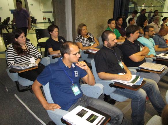 Imagem da notícia: Comissão participa de curso sobre licitação