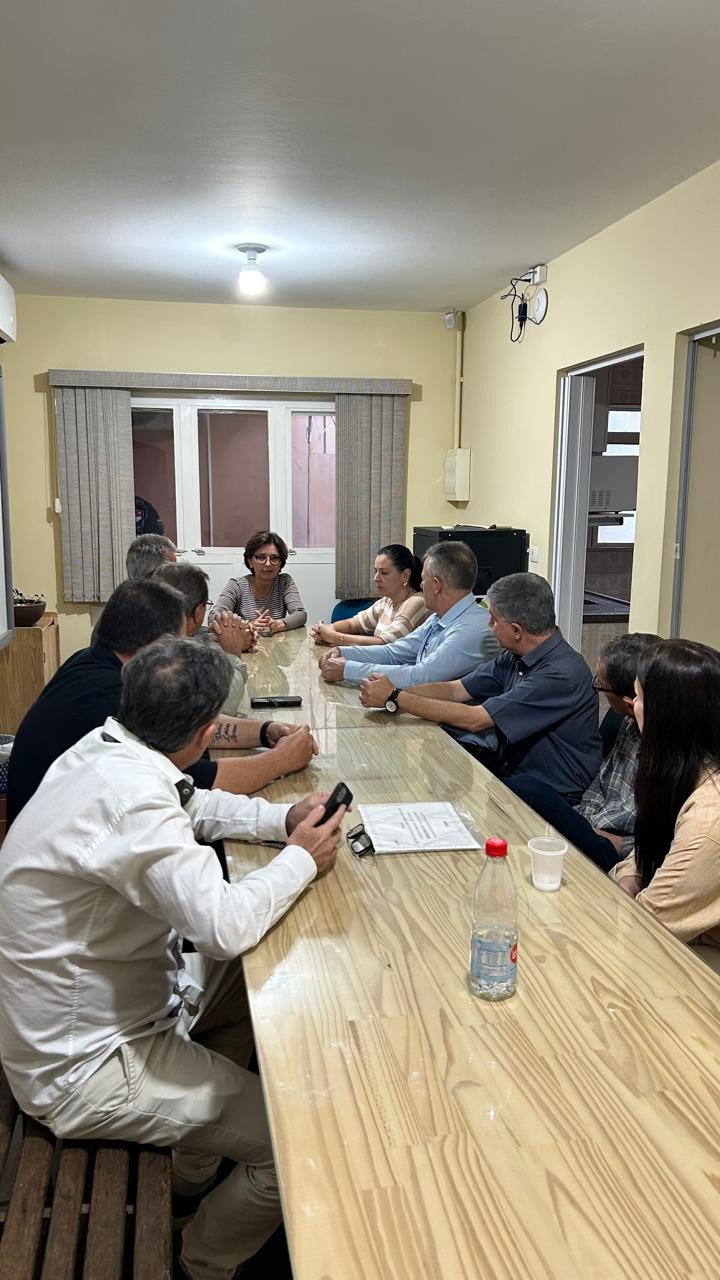 Imagem da notícia: Prefeitura apresenta cursinho pré-vestibular da UFSCAR "Eleva" em reunião com vereadores