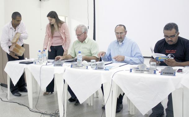 Imagem da notícia: Câmara mantém dois vetos e aprova denominação