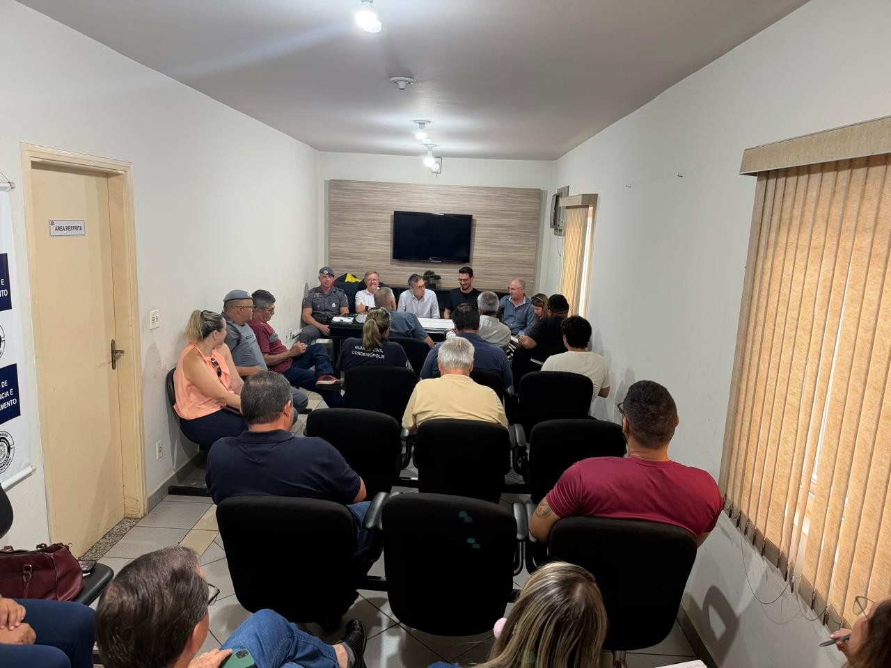 Imagem da notícia: Vereadores participam de reunião do CONSEG sobre segurança no Carnaval
