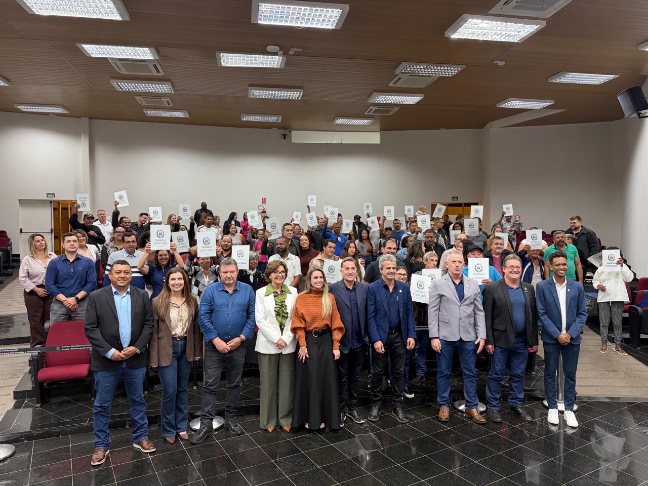 Imagem principal da notícia Cerimônia Marca Entrega de Matrículas a Moradores de Cordeirópolis