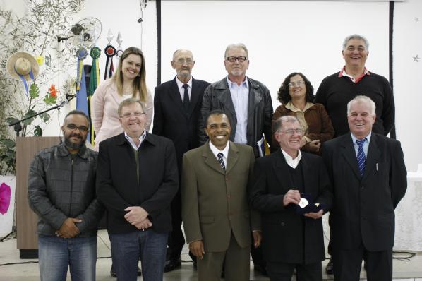 Imagem da notícia: Ivair Cabrini recebe homenagens