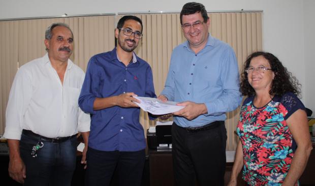 Imagem da notícia: Presidente recebe os primeiros Projetos do Executivo