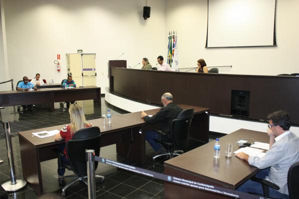 Imagem da notícia: Aprovado reajuste para servidores e agentes políticos