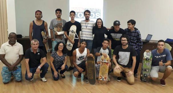 Imagem da notícia: Vereadora Sandra participa da segunda reunião com o grupo de skatistas