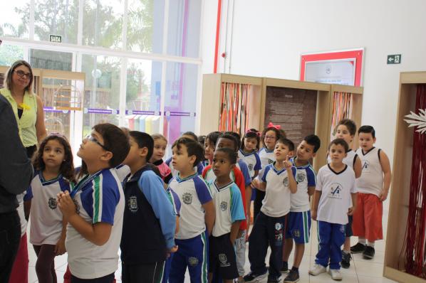 Imagem da notícia: Mais de 300 estudantes visitam exposição na Câmara