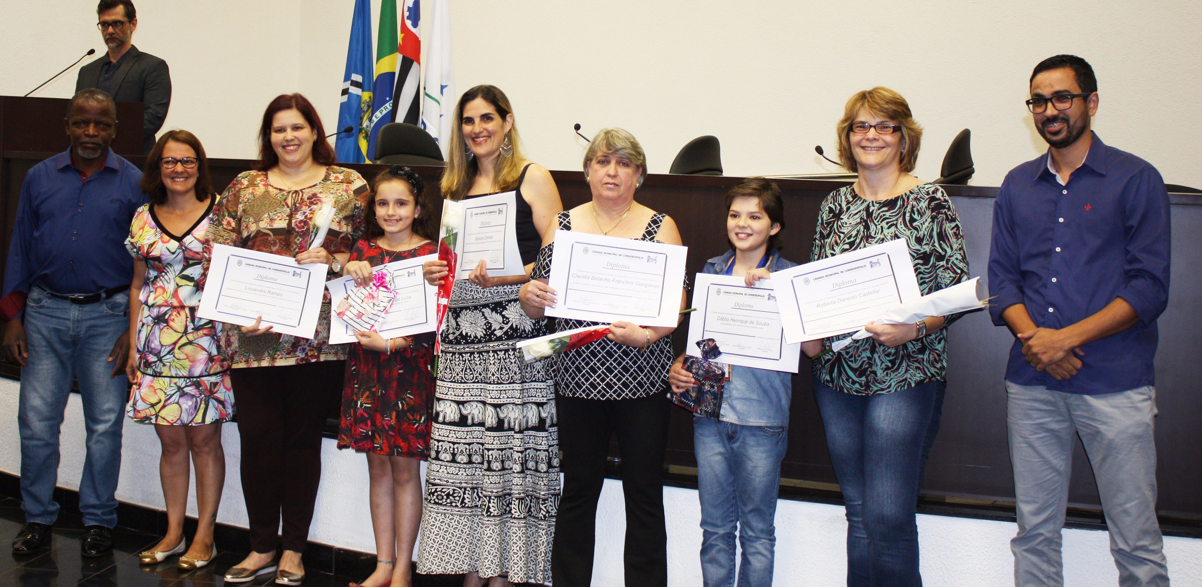 Imagem da notícia: Vereadores realizam homenagens durante Sessão