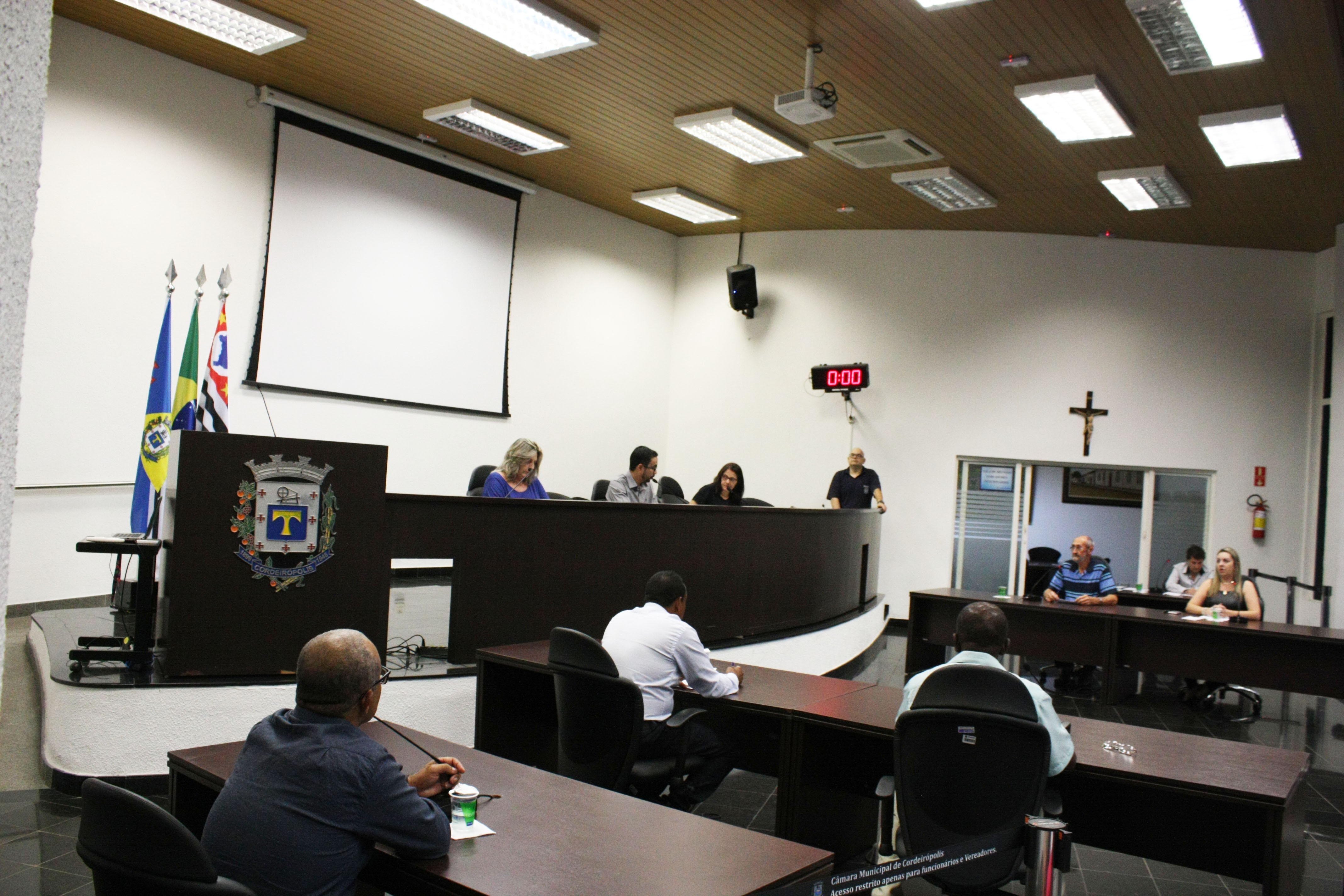 Imagem da notícia: Vereadores aprovam reajuste salarial dos funcionários públicos